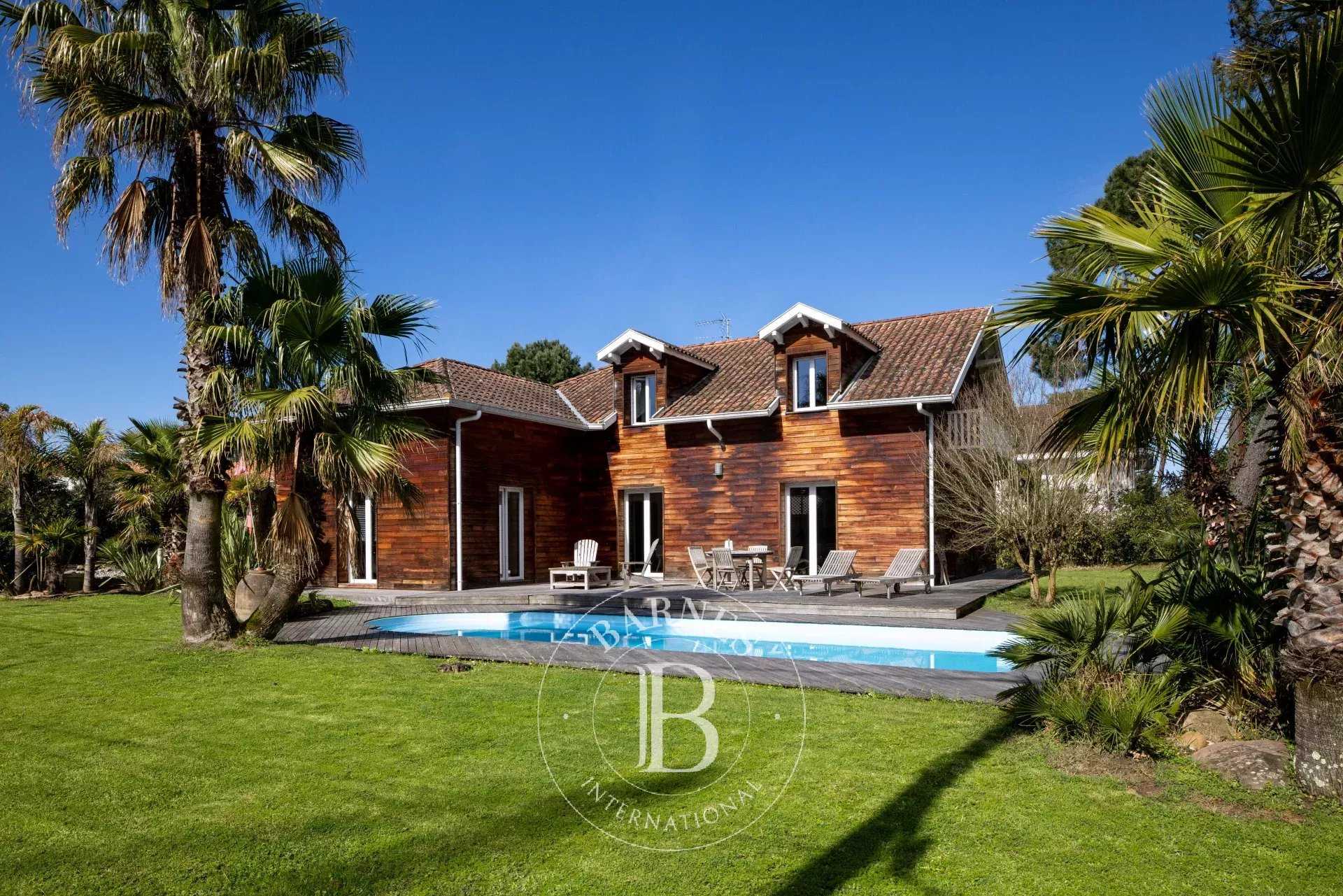 Anglet  - Maison 7 Pi&egrave;ces 5 Chambres