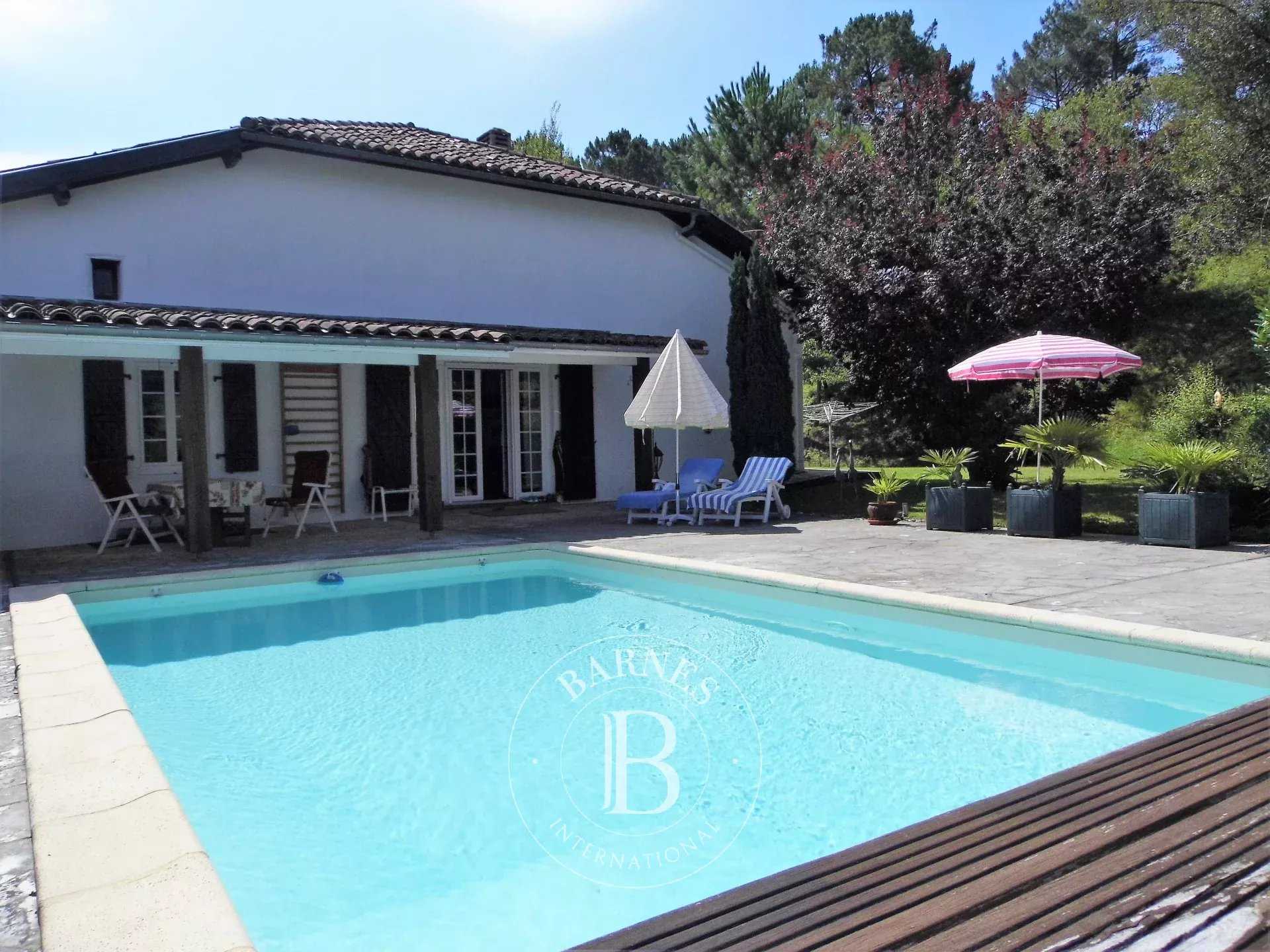 Dax  - Ferme 6 Pi&egrave;ces 3 Chambres