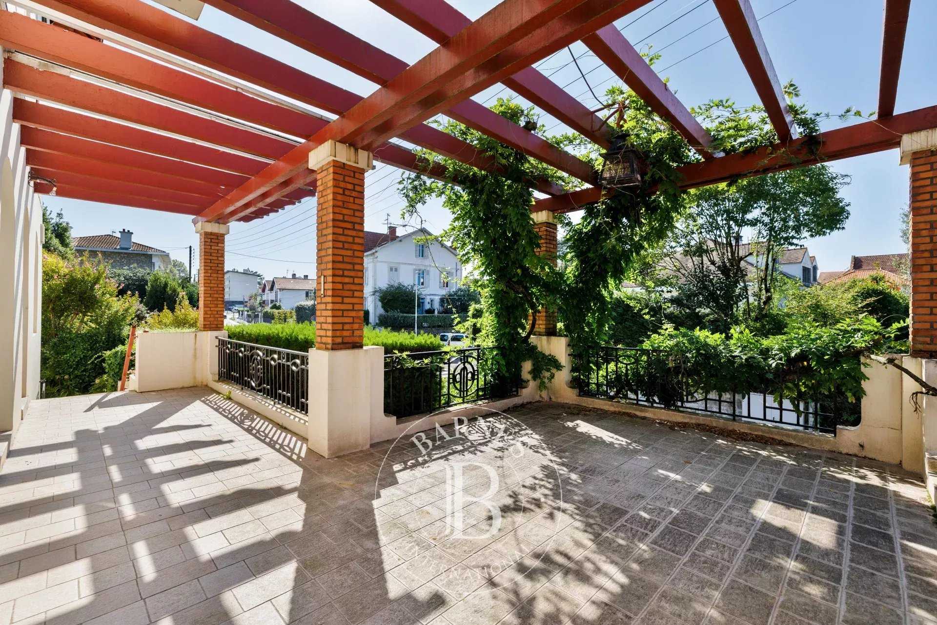 Bayonne  - House 7 Bedrooms