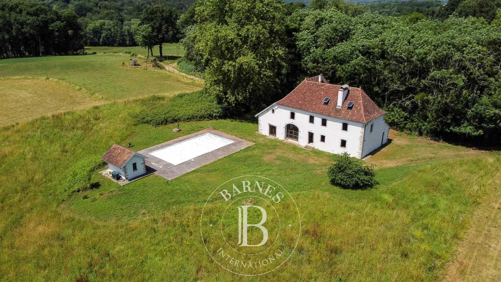 Sauveterre-de-Béarn  - Propriété 9 Pi&egrave;ces 6 Chambres