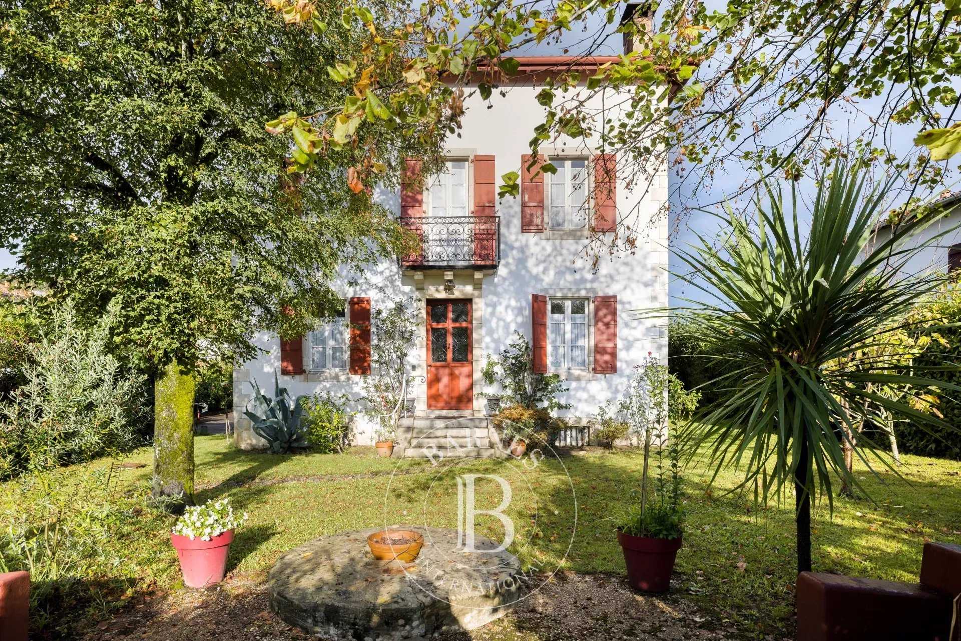 Ustaritz  - Maison 11 Pièces 9 Chambres