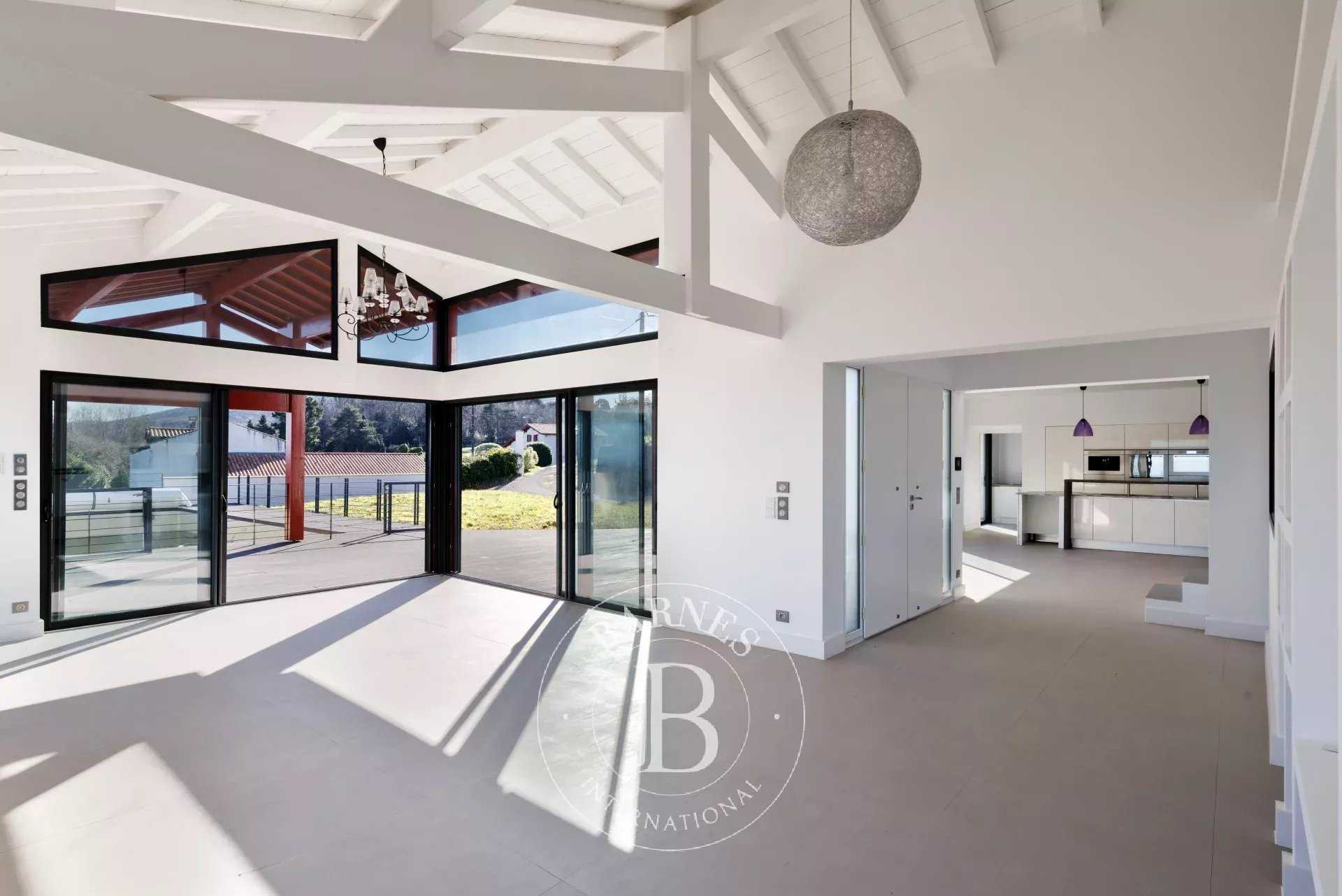 Urrugne  - House 6 Bedrooms