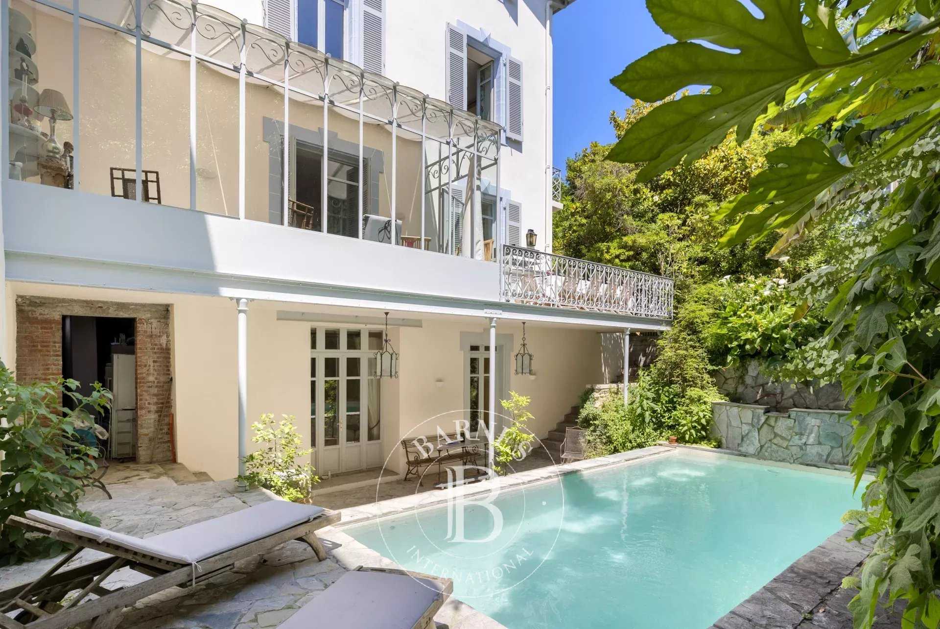 BELLE EPOQUE - Charming townhouse with pool in the city centre of Biarritz picture 20