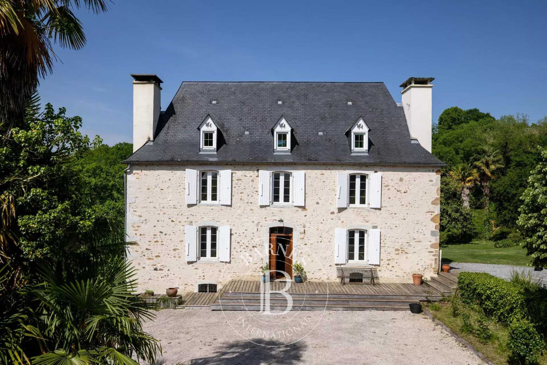 Pau  - Propriété 10 Pi&egrave;ces 5 Chambres