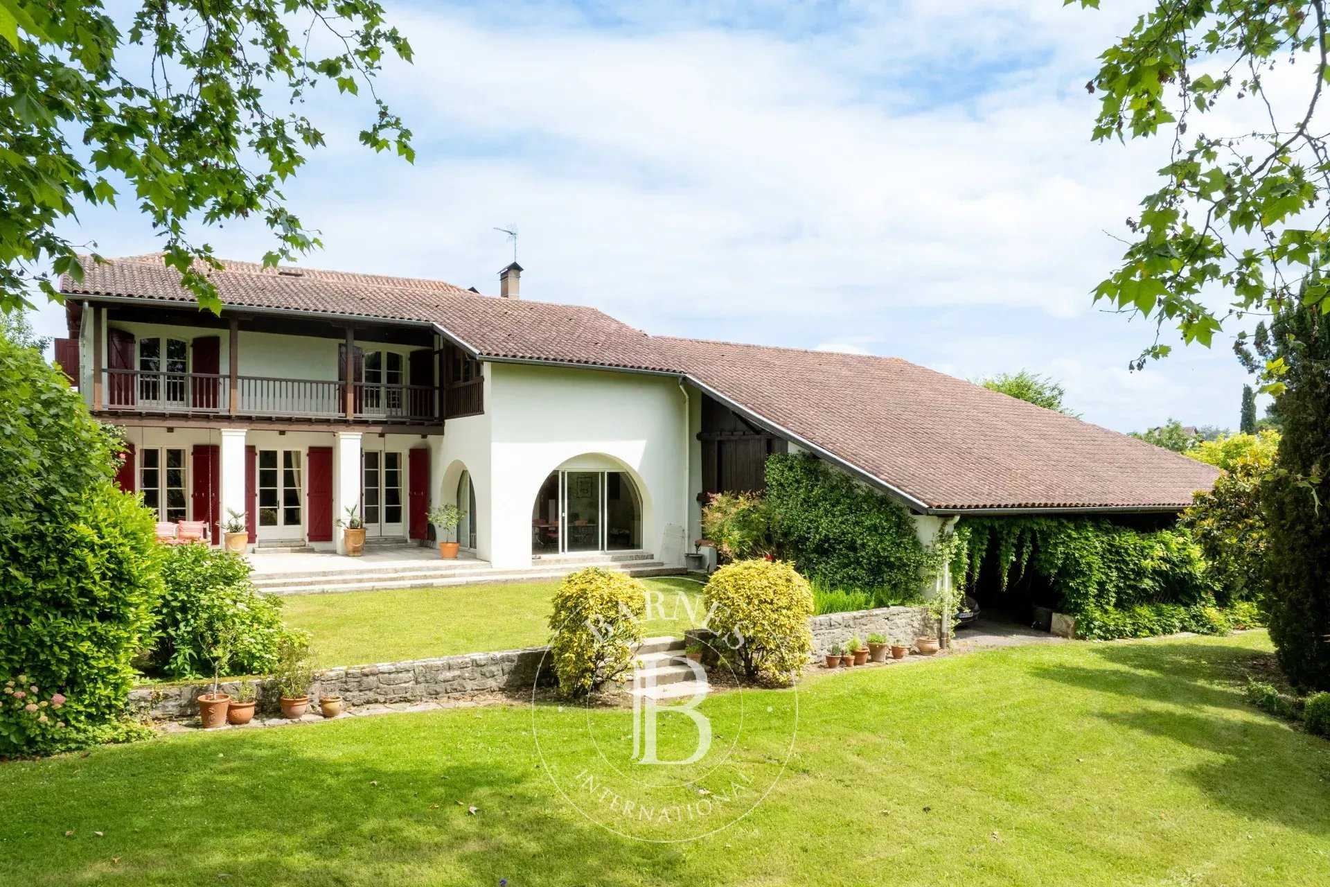 Urt  - Maison 7 Pi&egrave;ces 6 Chambres