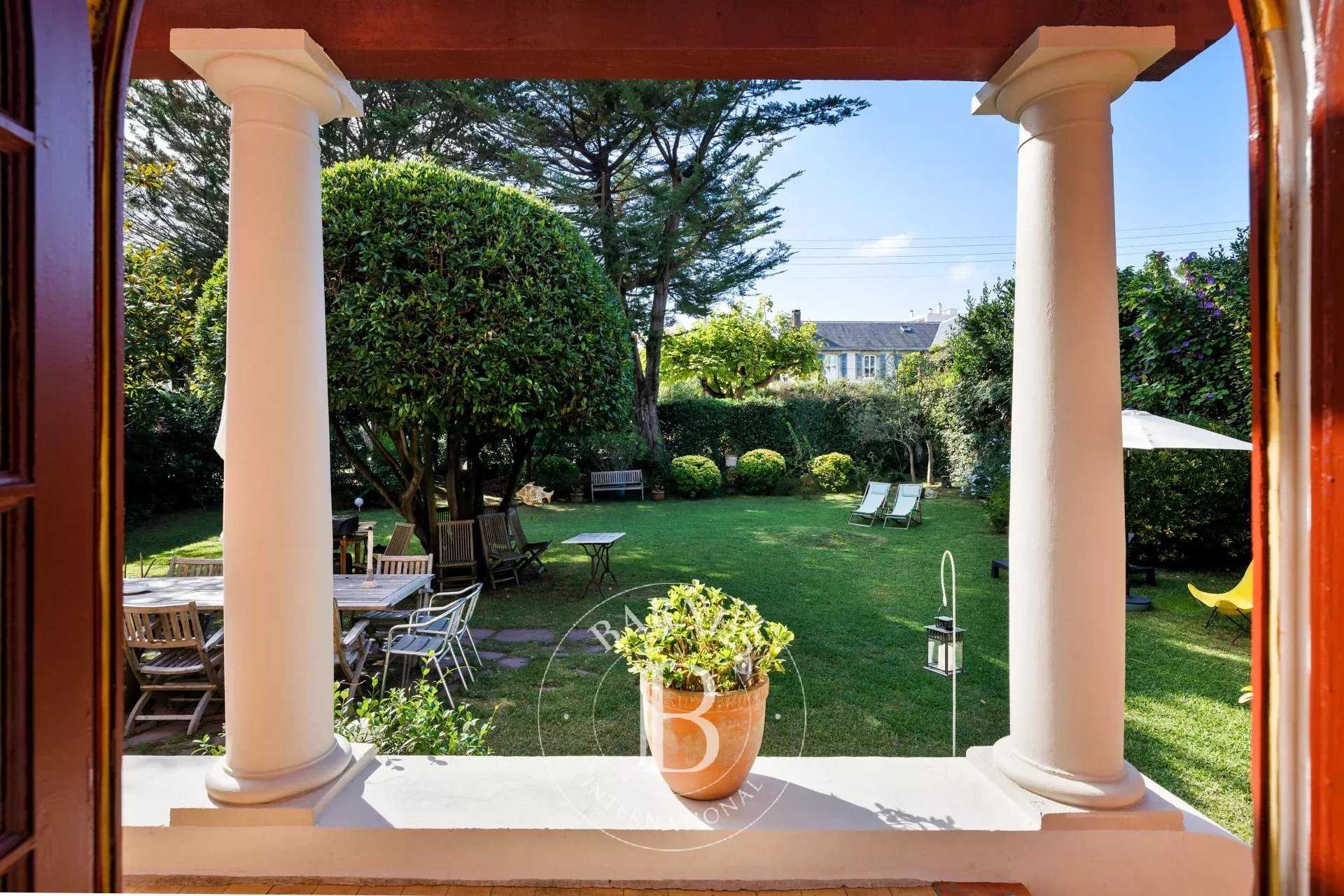 Biarritz  - Maison 7 Pi&egrave;ces 4 Chambres