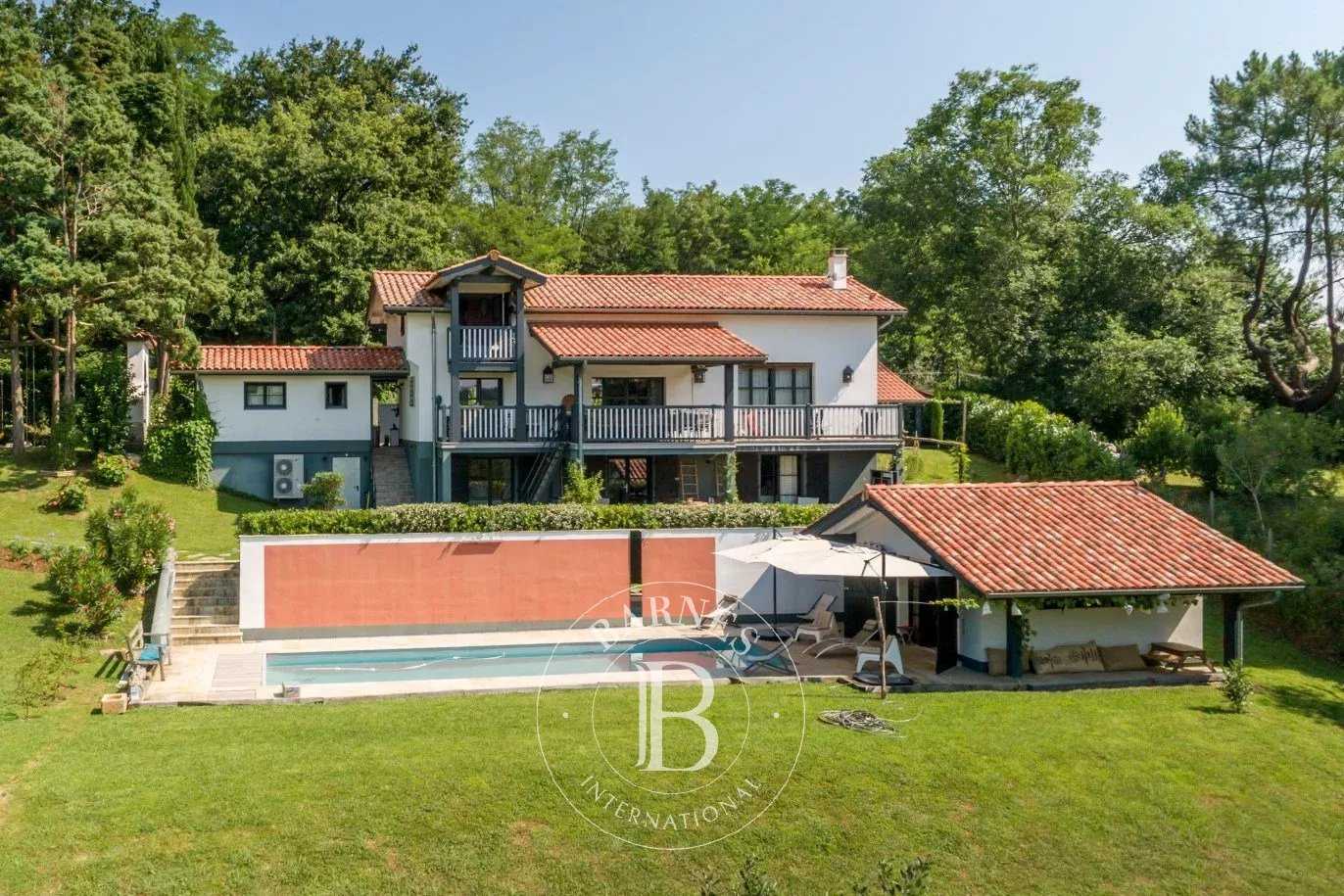 Arbonne  - Maison 7 Pièces 6 Chambres