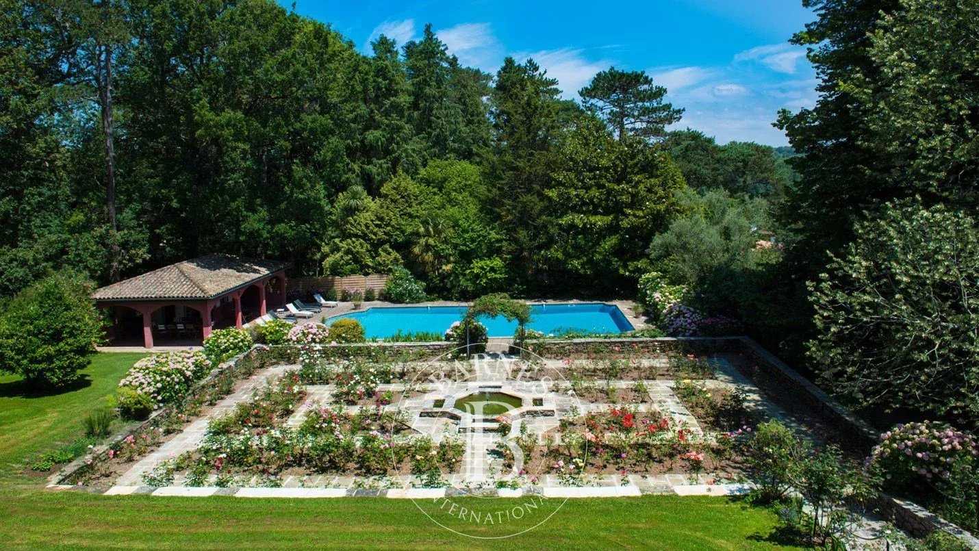 Urrugne  - Maison 16 Pi&egrave;ces 7 Chambres