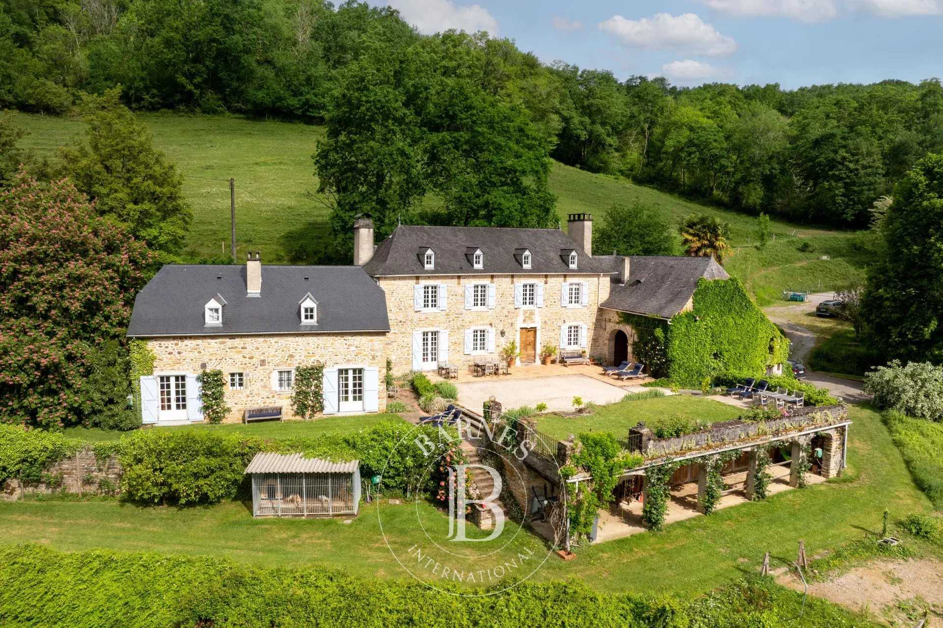 Pau  - Propriété 10 Pi&egrave;ces 5 Chambres