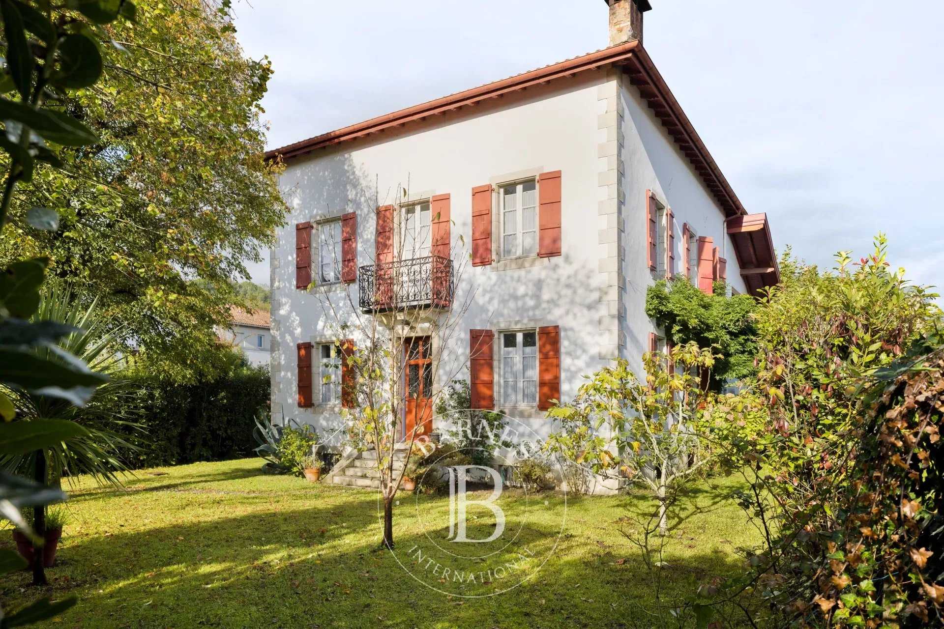 Ustaritz  - Maison 11 Pièces 9 Chambres