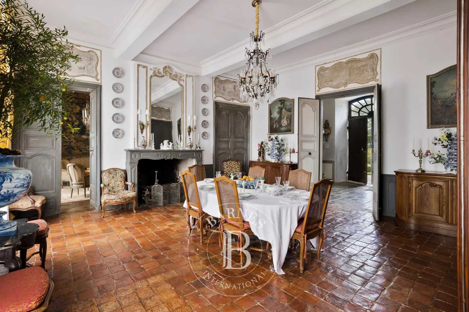 Pau  - Château 20 Pi&egrave;ces 8 Chambres