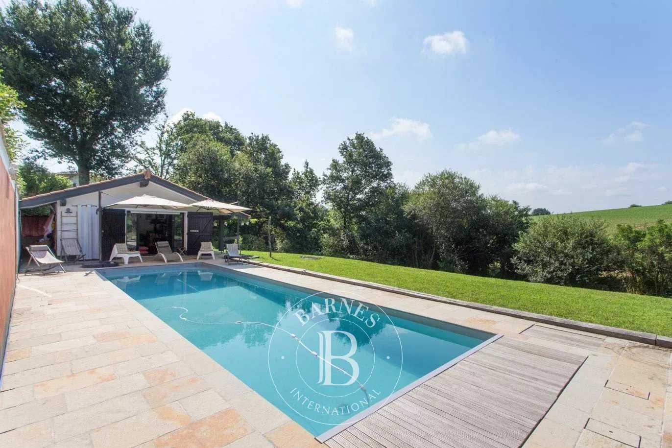 Arbonne  - Maison 7 Pièces 6 Chambres