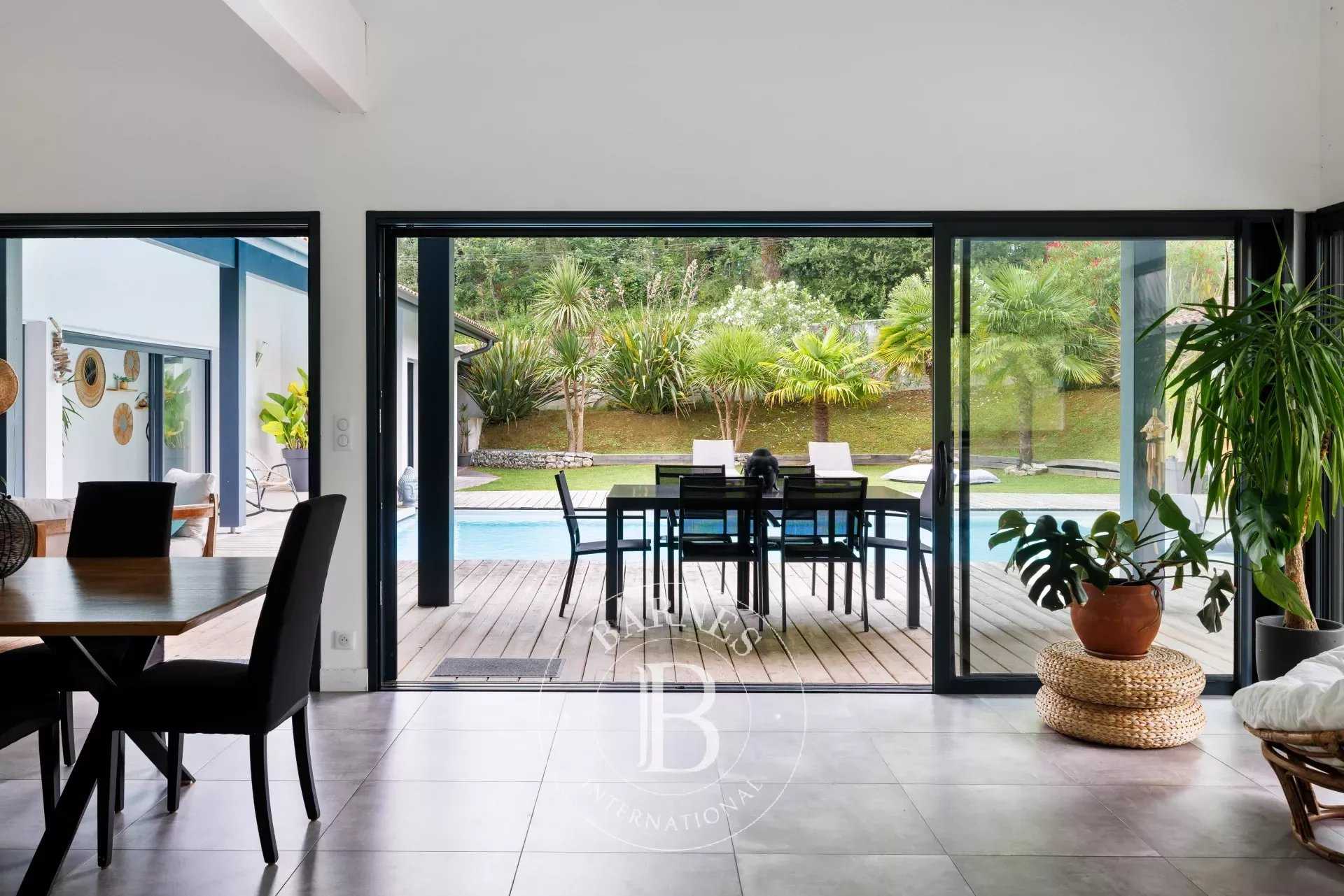 Ahetze  - Maison 8 Pi&egrave;ces 4 Chambres