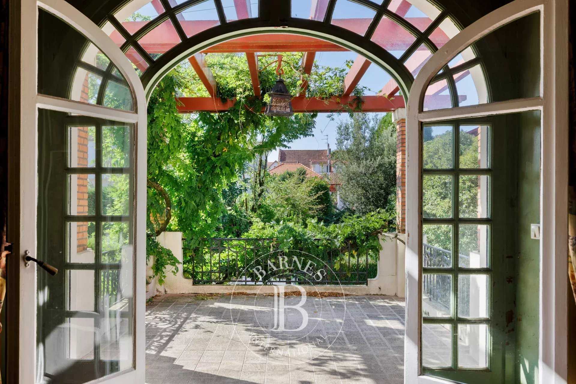 Bayonne  - House 7 Bedrooms