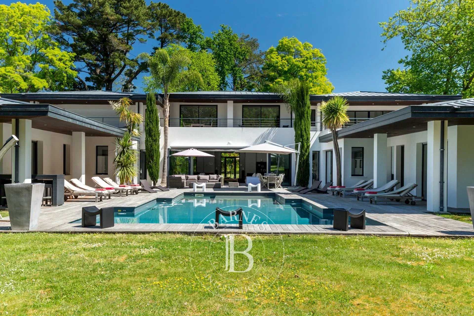 Stunning Contemporary Villa with Heated Pool & Gym in Biarritz picture 20