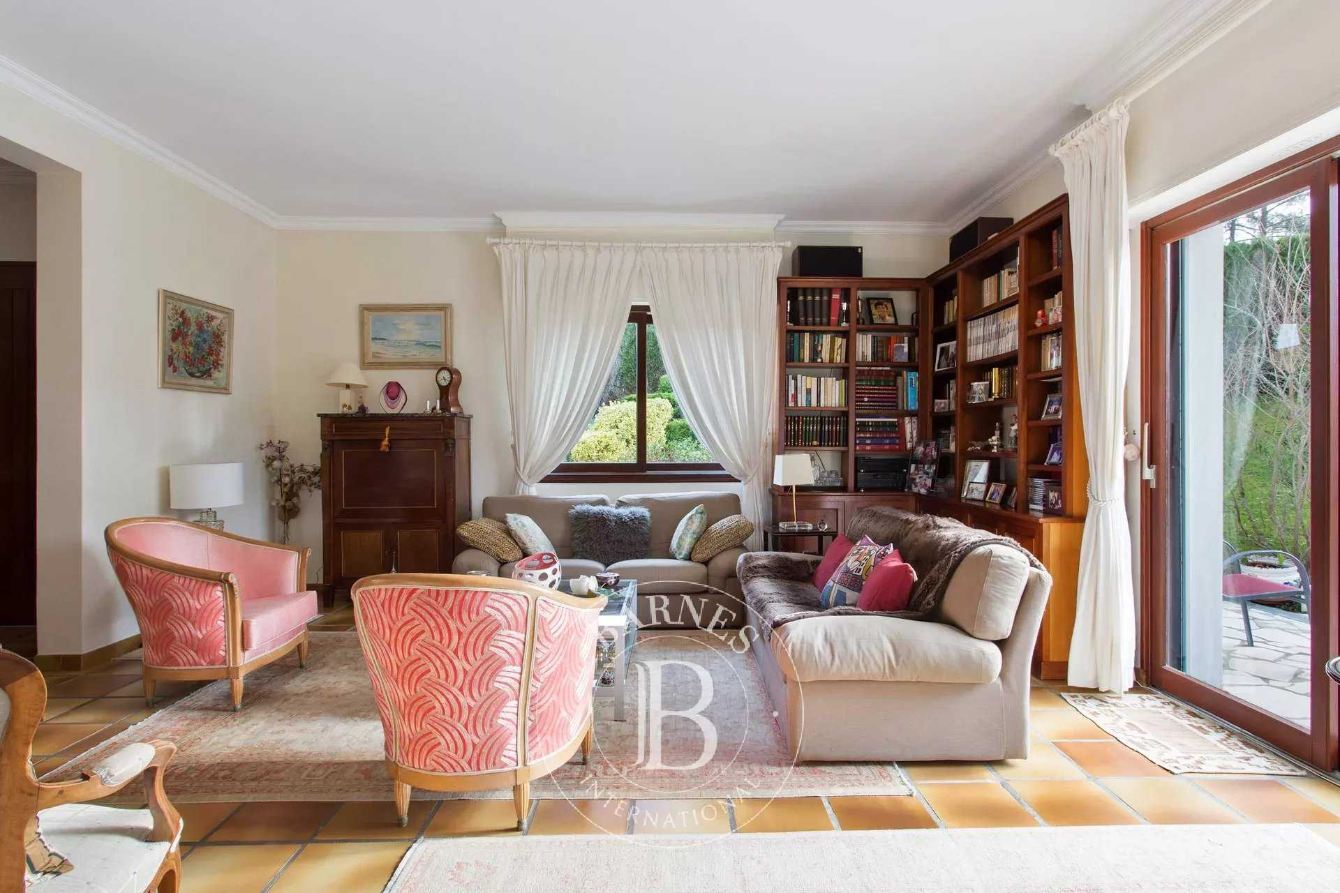 Bassussarry  - Maison 8 Pièces 4 Chambres