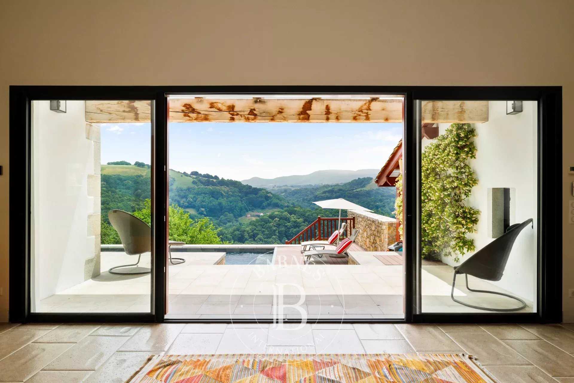 Hasparren  - Maison 7 Pi&egrave;ces 5 Chambres