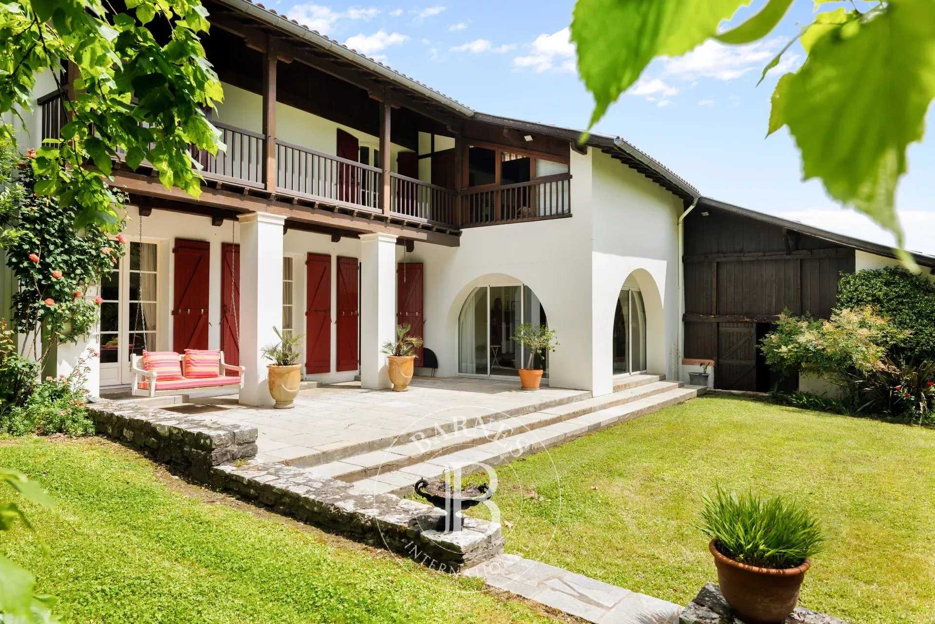 Urt  - Maison 7 Pi&egrave;ces 6 Chambres