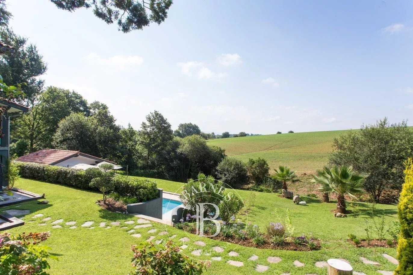 Arbonne  - Maison 7 Pièces 6 Chambres