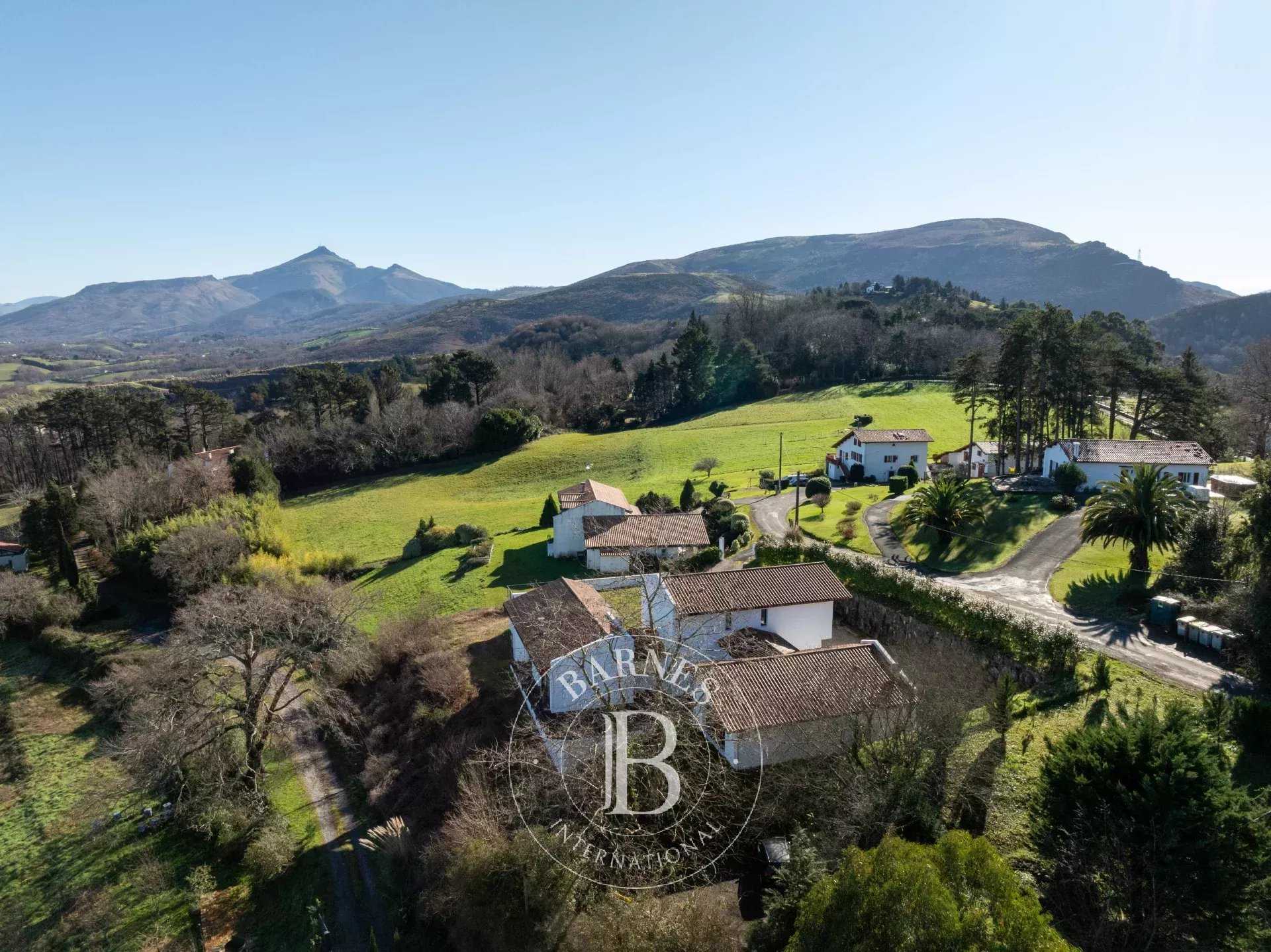 Urrugne  - House 6 Bedrooms