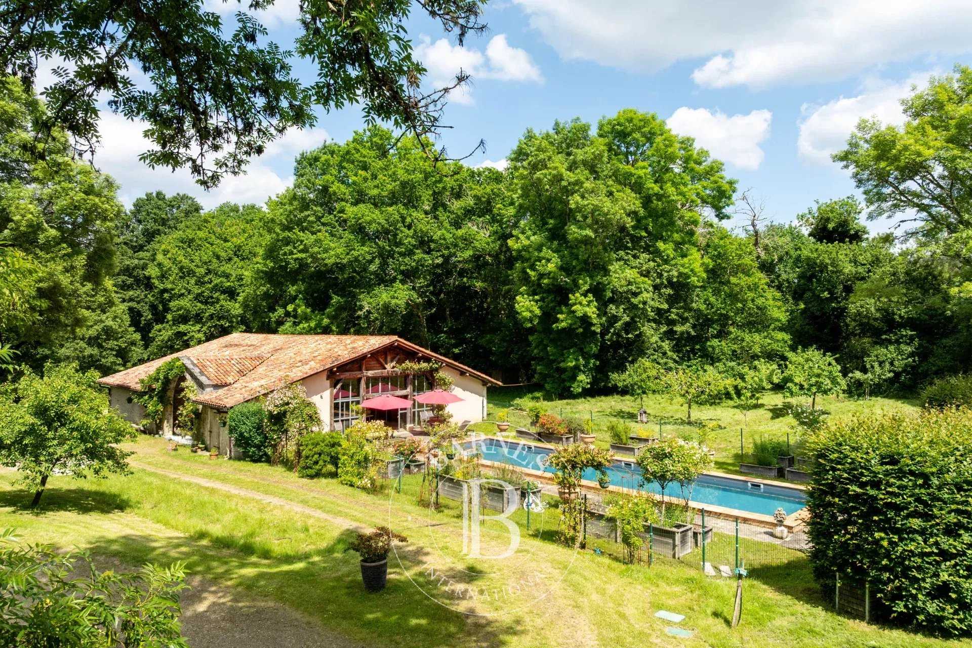 Morcenx-la-Nouvelle  - Manoir 20 Pi&egrave;ces