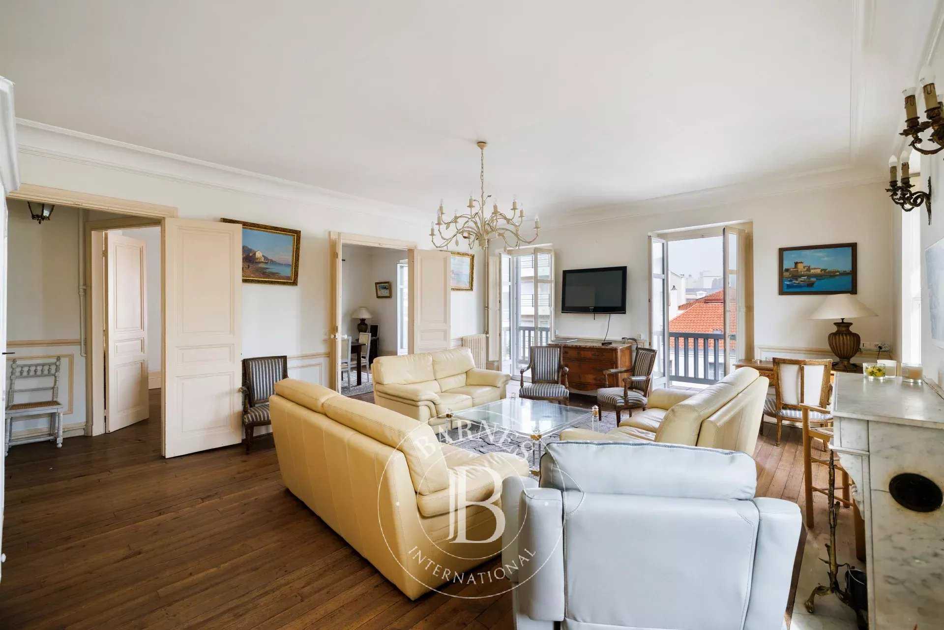 Biarritz  - Piso 5 Cuartos 3 Habitaciones