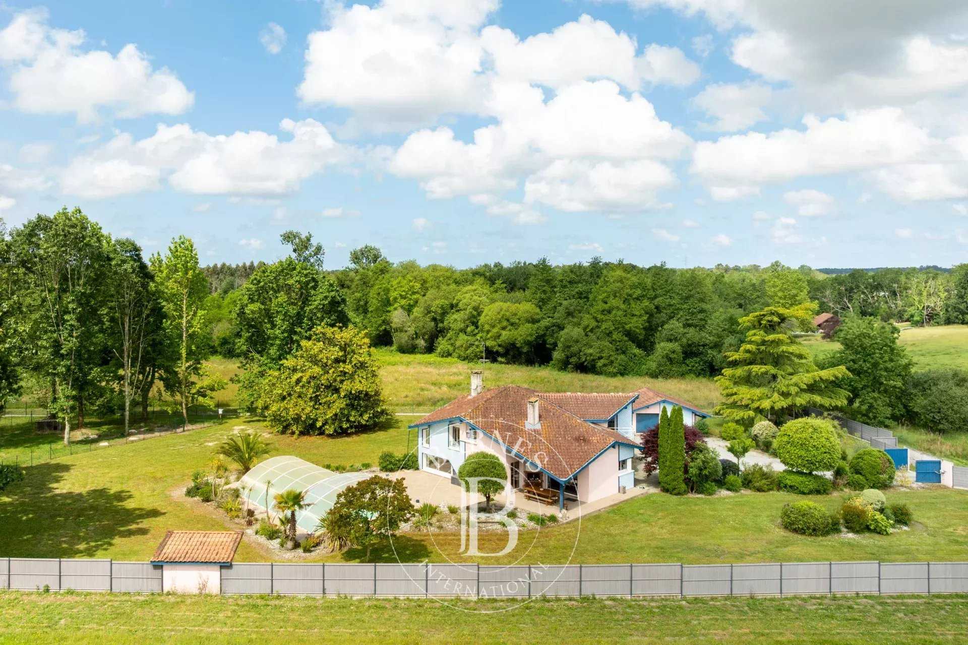 Saint-Vincent-de-Tyrosse  - Maison 6 Pi&egrave;ces 5 Chambres