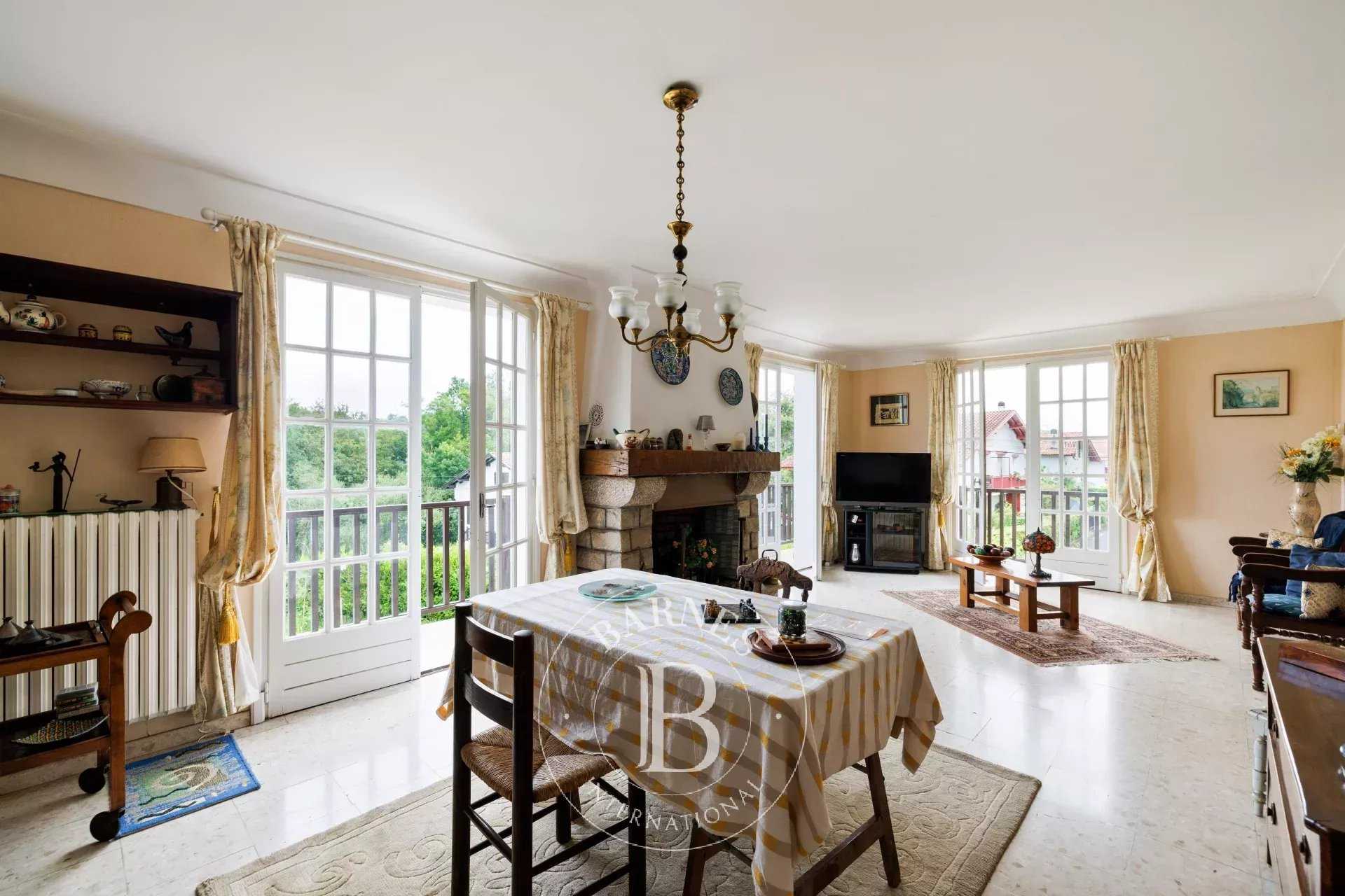 Ascain  - Maison 9 Pièces 6 Chambres