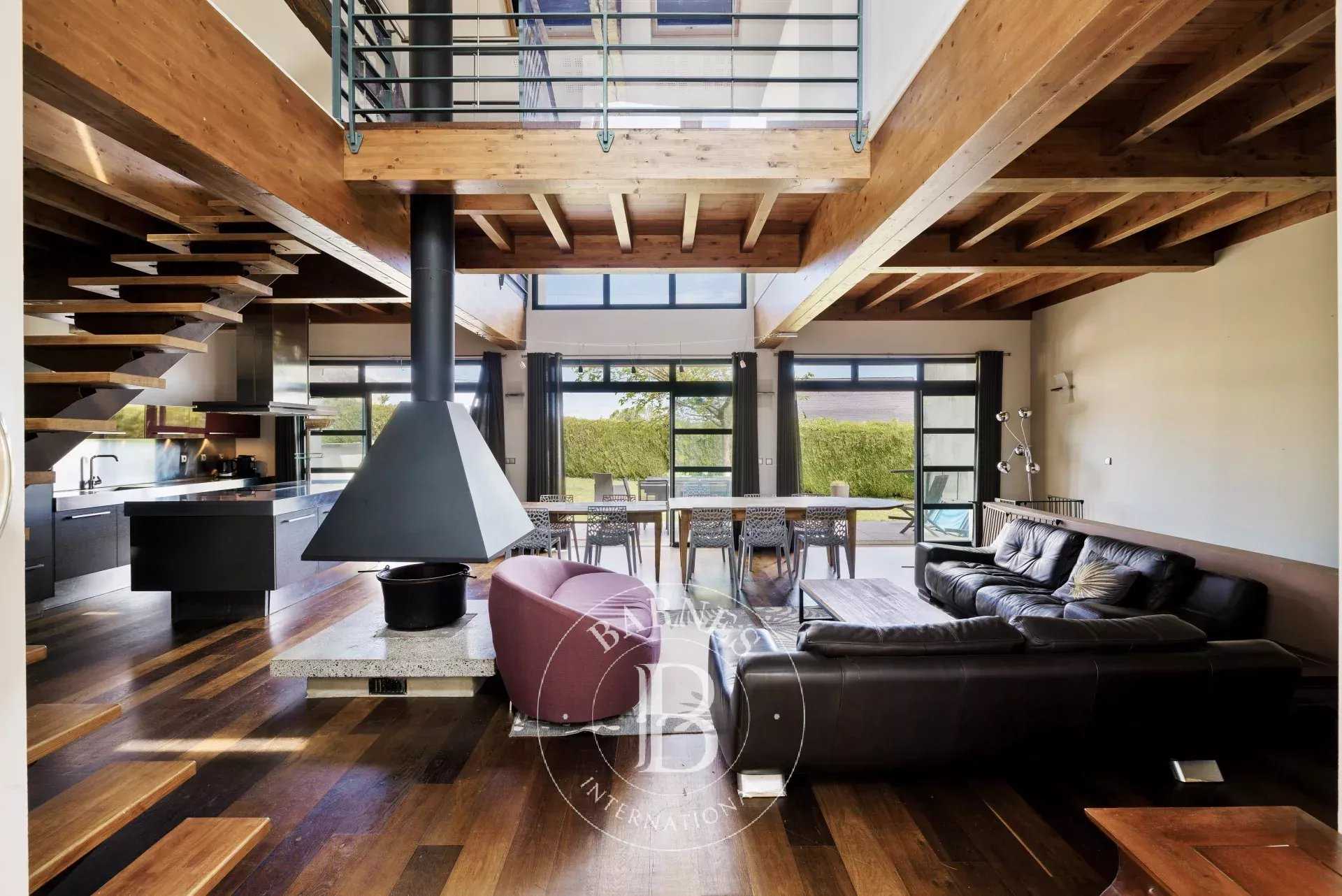 Oloron-Sainte-Marie  - Maison de village 12 Pi&egrave;ces 9 Chambres