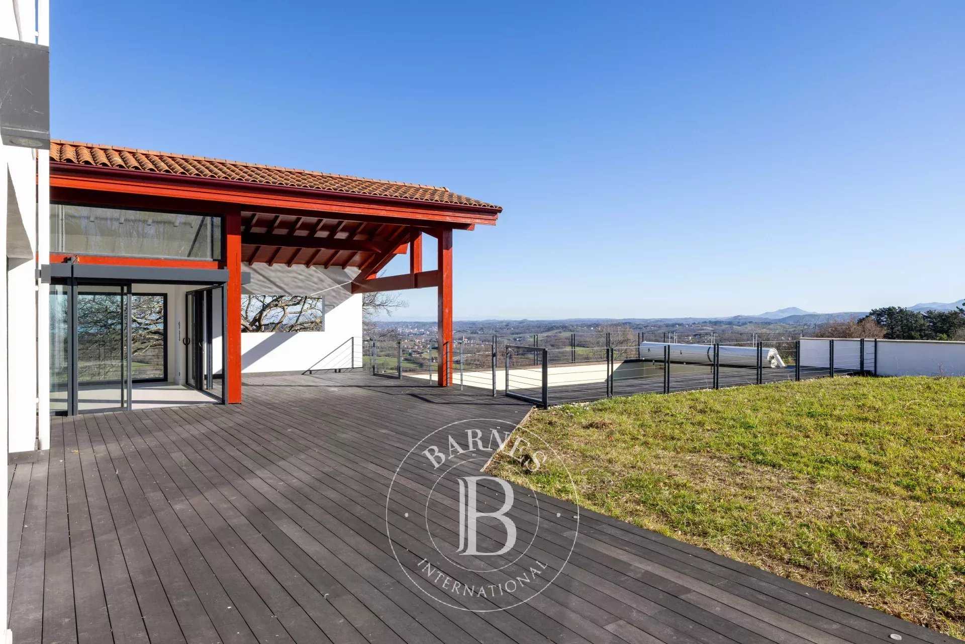 Urrugne  - House 6 Bedrooms