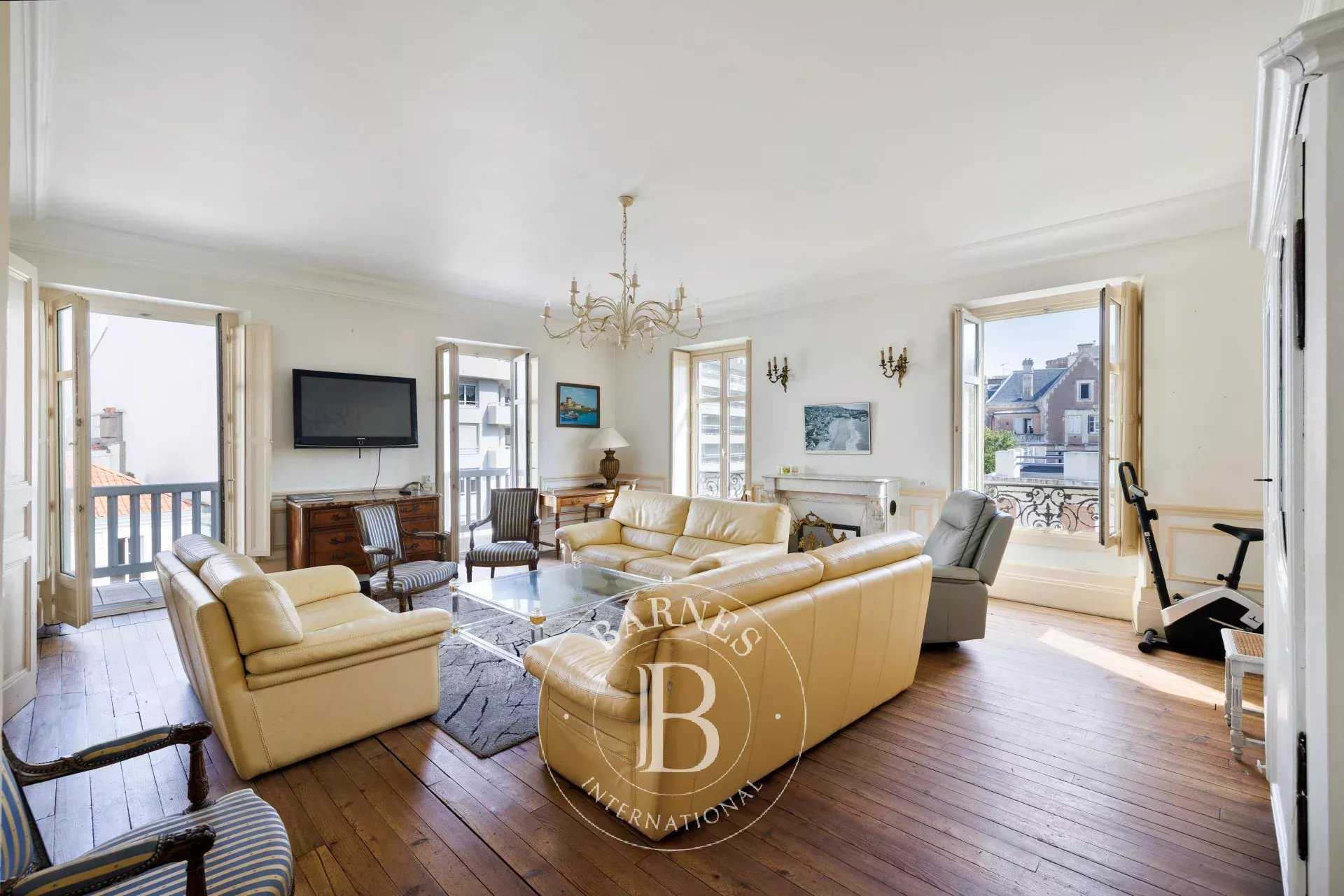 Biarritz  - Piso 5 Cuartos 3 Habitaciones