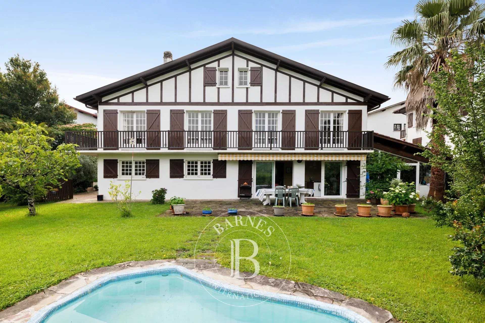 Ascain  - Maison 9 Pièces 6 Chambres