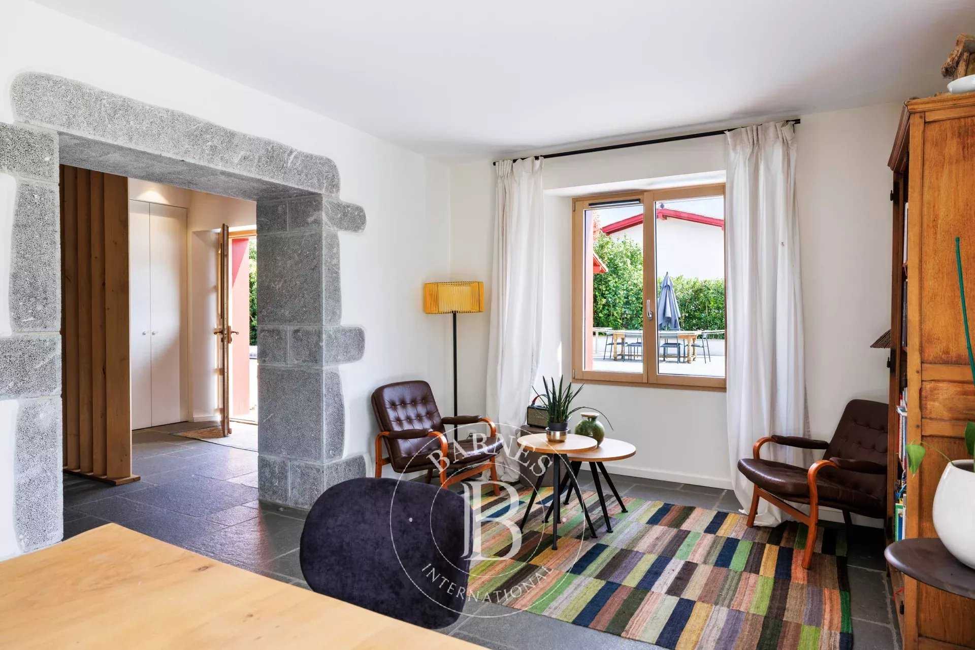 Larressore  - Maison 8 Pi&egrave;ces 5 Chambres