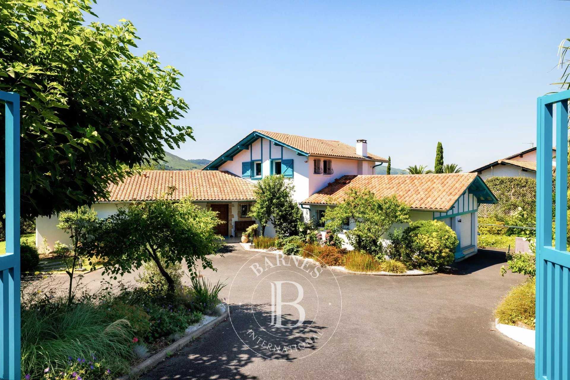 Maison Ascain  -  ref 8132013 (picture 1)