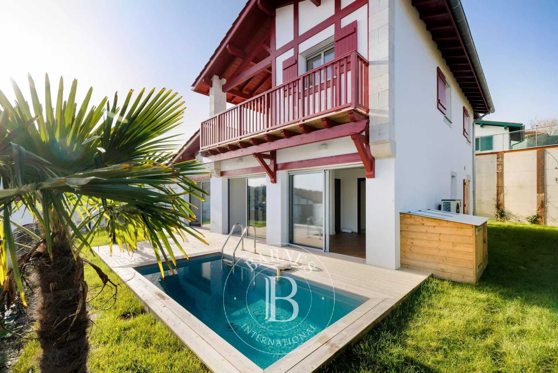 Maison de village Urrugne  -  ref 85449812 (picture 1)