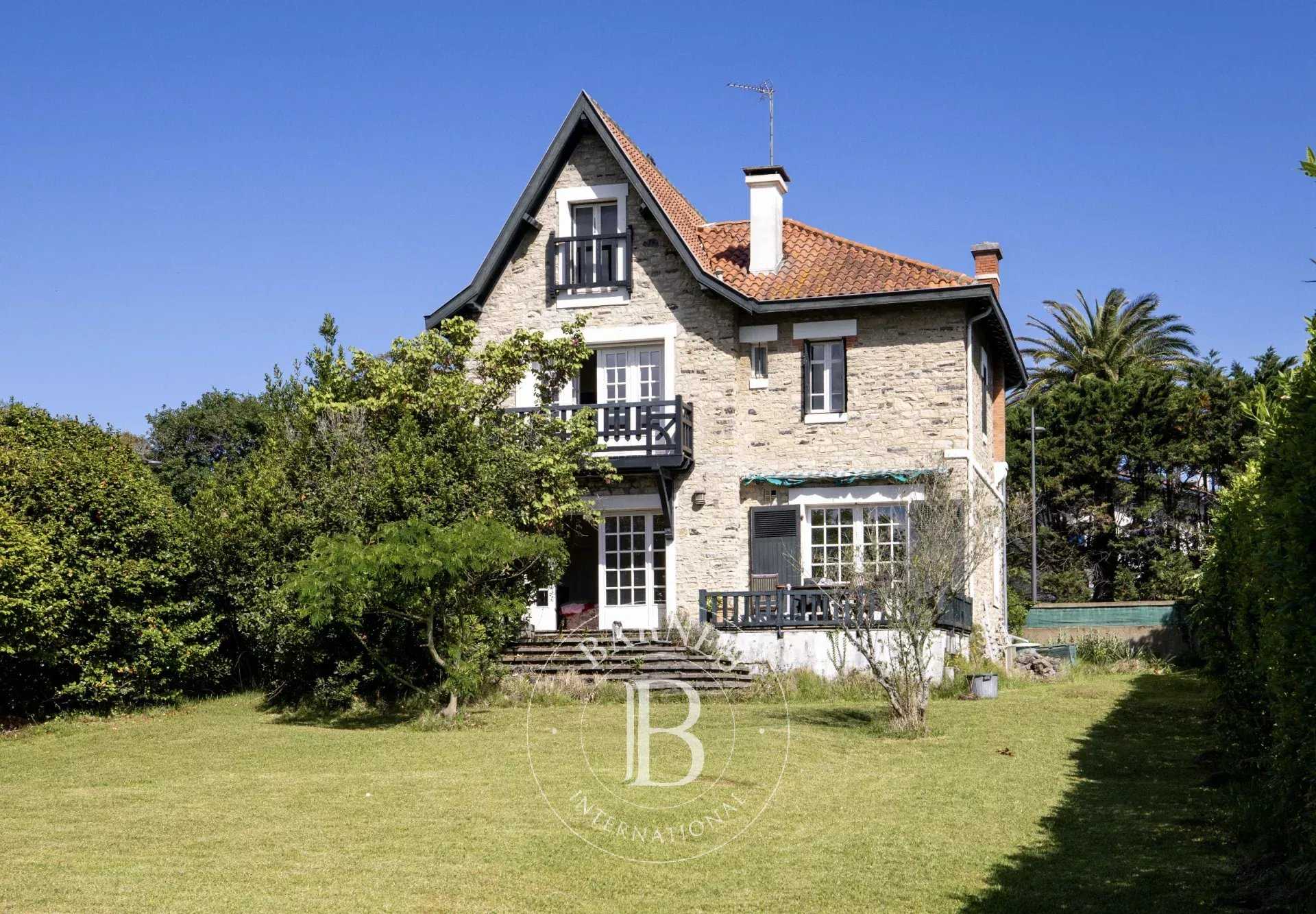 Anglet  - Maison 7 Pi&egrave;ces 5 Chambres