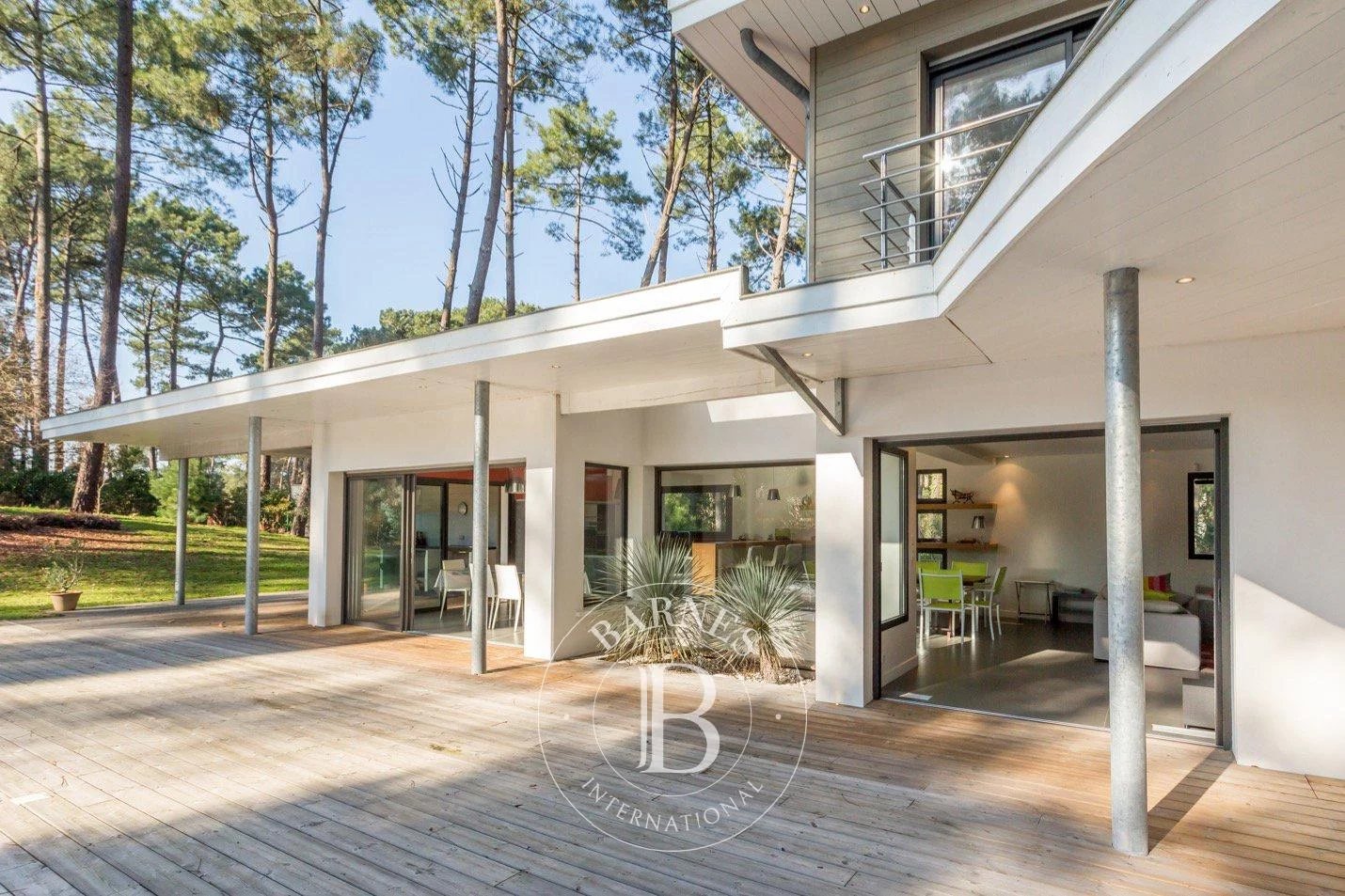 LES PINS - HOSSEGOR, BEAUTIFUL CONTEMPORARY HOUSE, WITH HEATED POOL, NEARBY THE GOLF COURSE, TO RENT FOR 8 PEOPLE picture 4