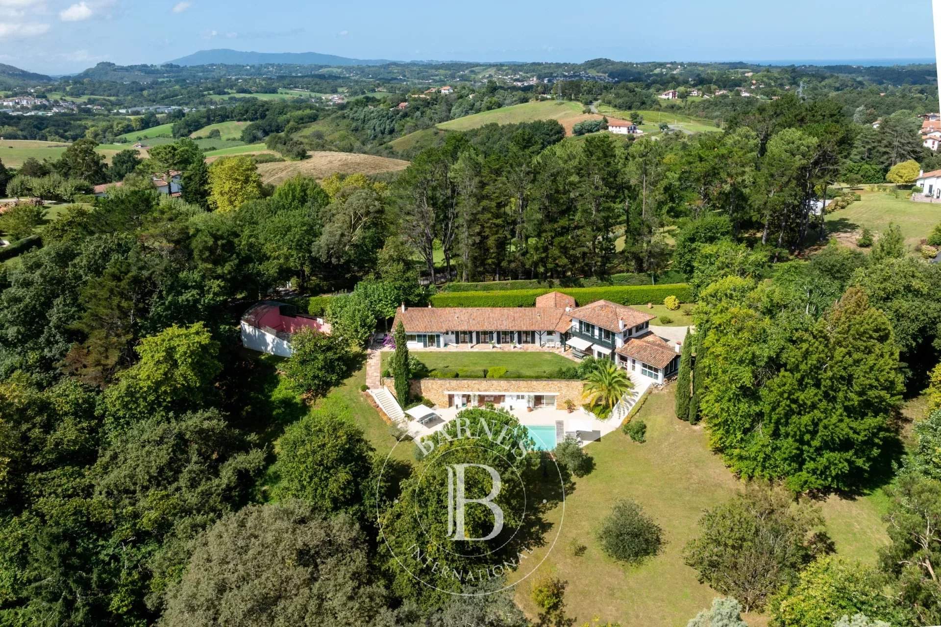 Urrugne  - House 6 Bedrooms - picture 1