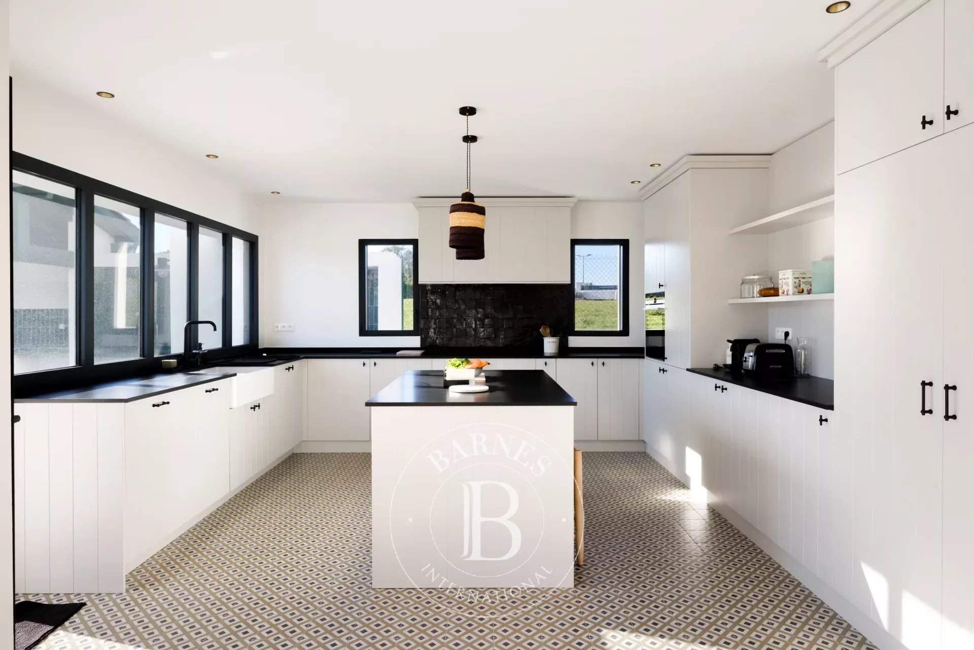 BEACHBREAK - LAFITENIA - Magnifique villa familiale avec piscine chauffée, 4 chambres & 1 studio indépendant - Saint-Jean de Luz picture 11