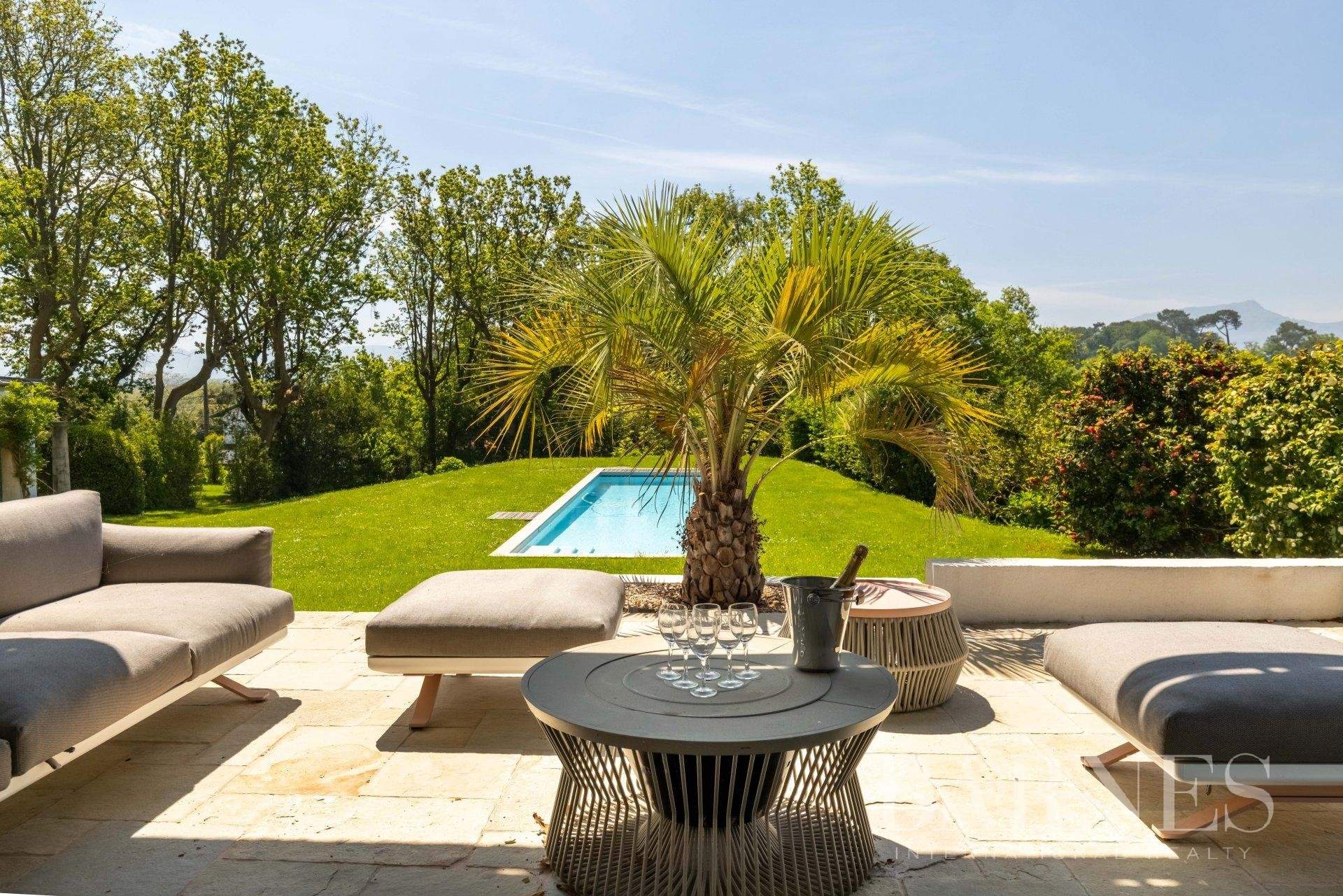 CLOSE TO BIARRITZ, MAGNIFICENT PROPERTY WITH SWIMMING POOL picture 3