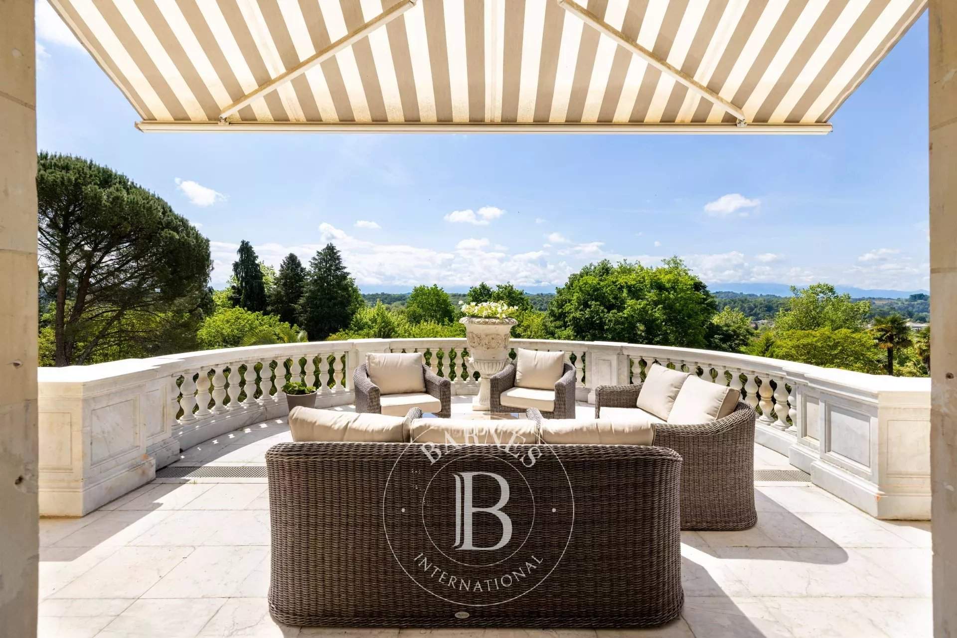 Pau  - Appartement 9 Pièces 3 Chambres - picture 5