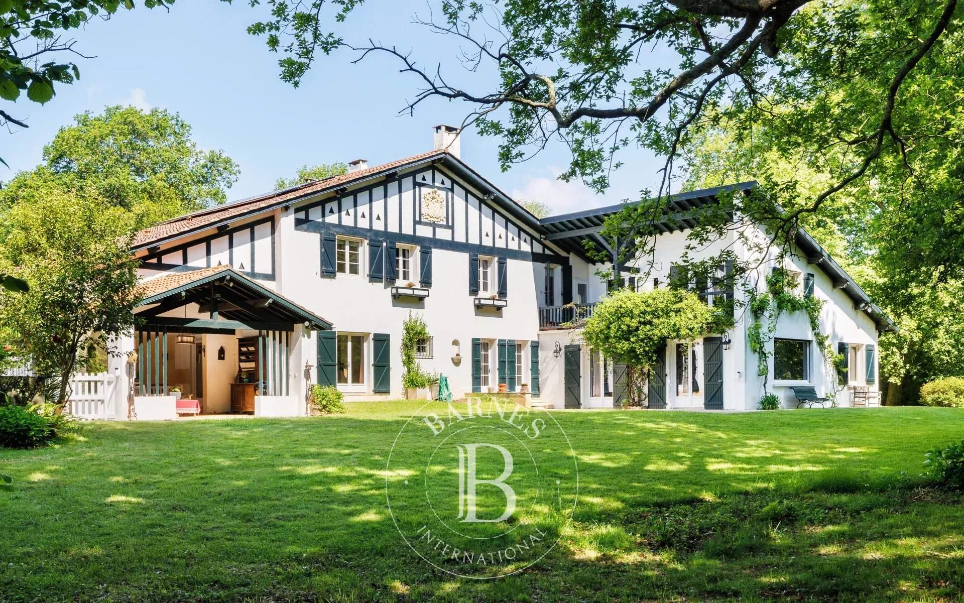 Bayonne  - Maison 11 Pi&egrave;ces 5 Chambres - picture 1