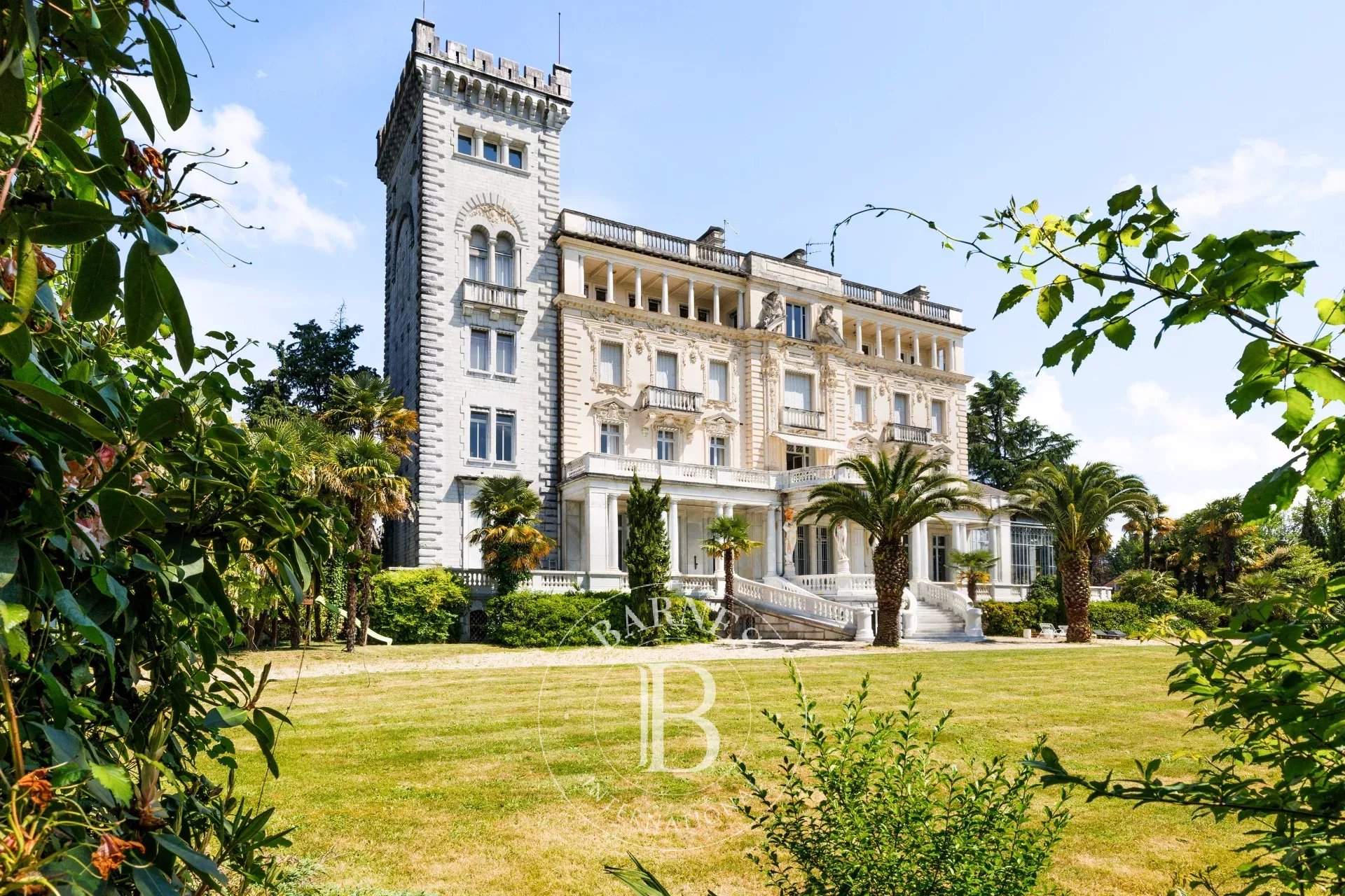 Pau  - Appartement 9 Pièces 3 Chambres - picture 1