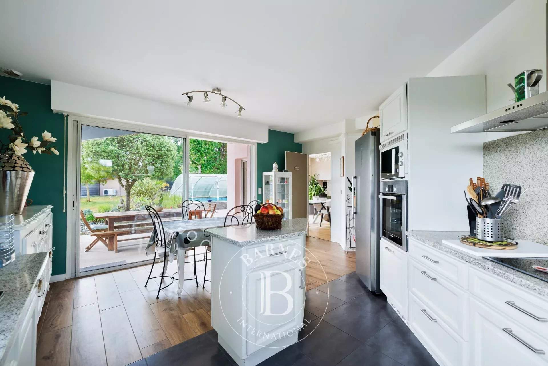 Saint-Vincent-de-Tyrosse  - Maison 6 Pi&egrave;ces 5 Chambres - picture 8