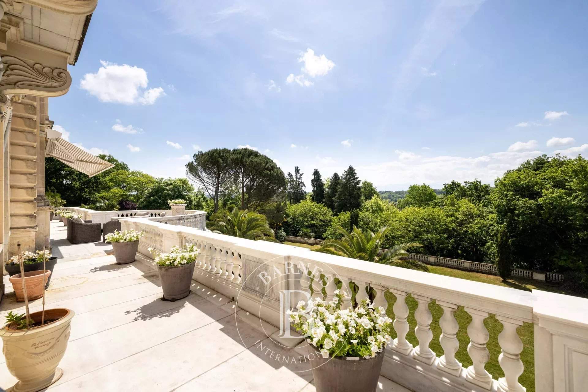 Pau  - Appartement 9 Pièces 3 Chambres - picture 6