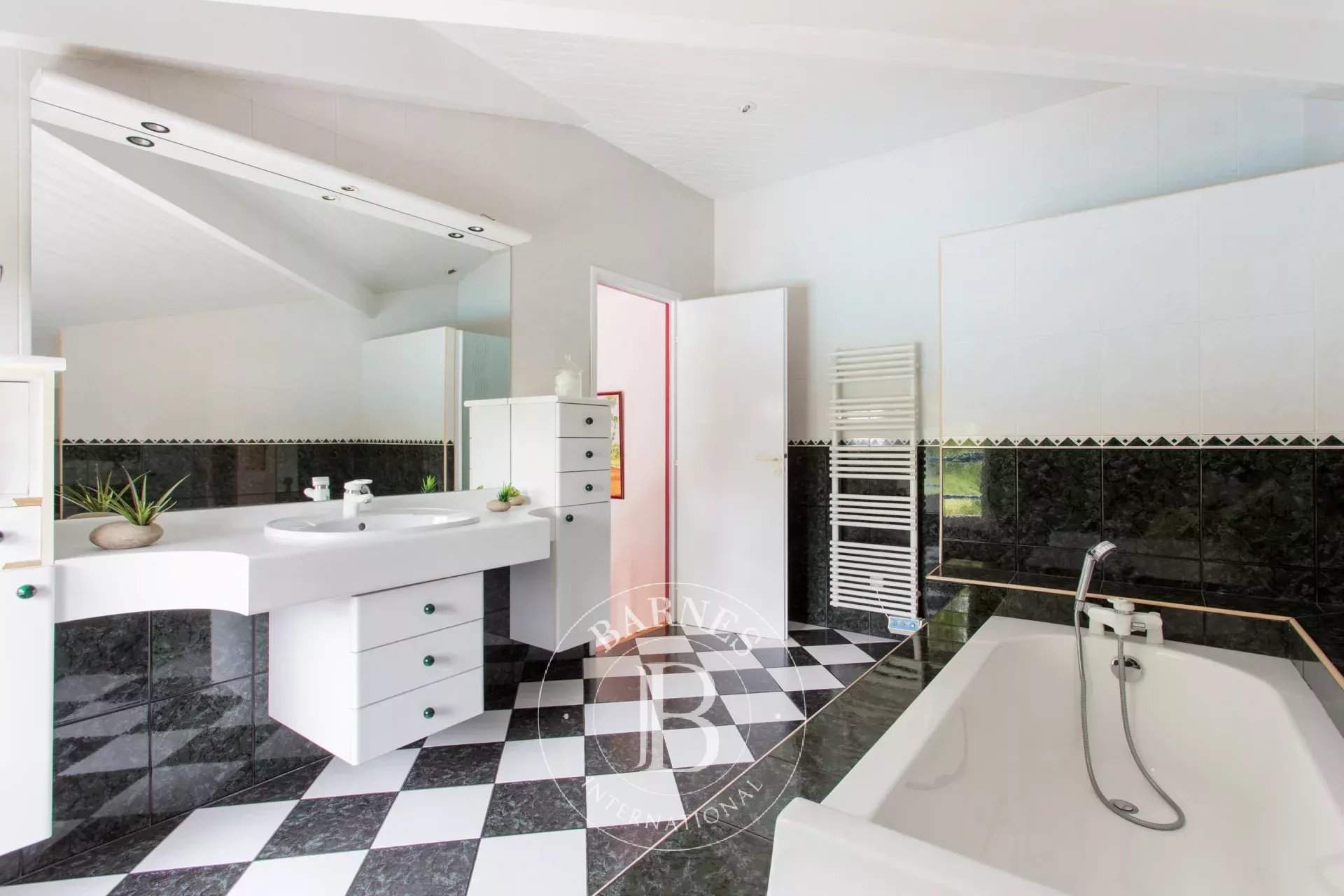 Saint-Vincent-de-Tyrosse  - Maison 6 Pi&egrave;ces 5 Chambres - picture 10