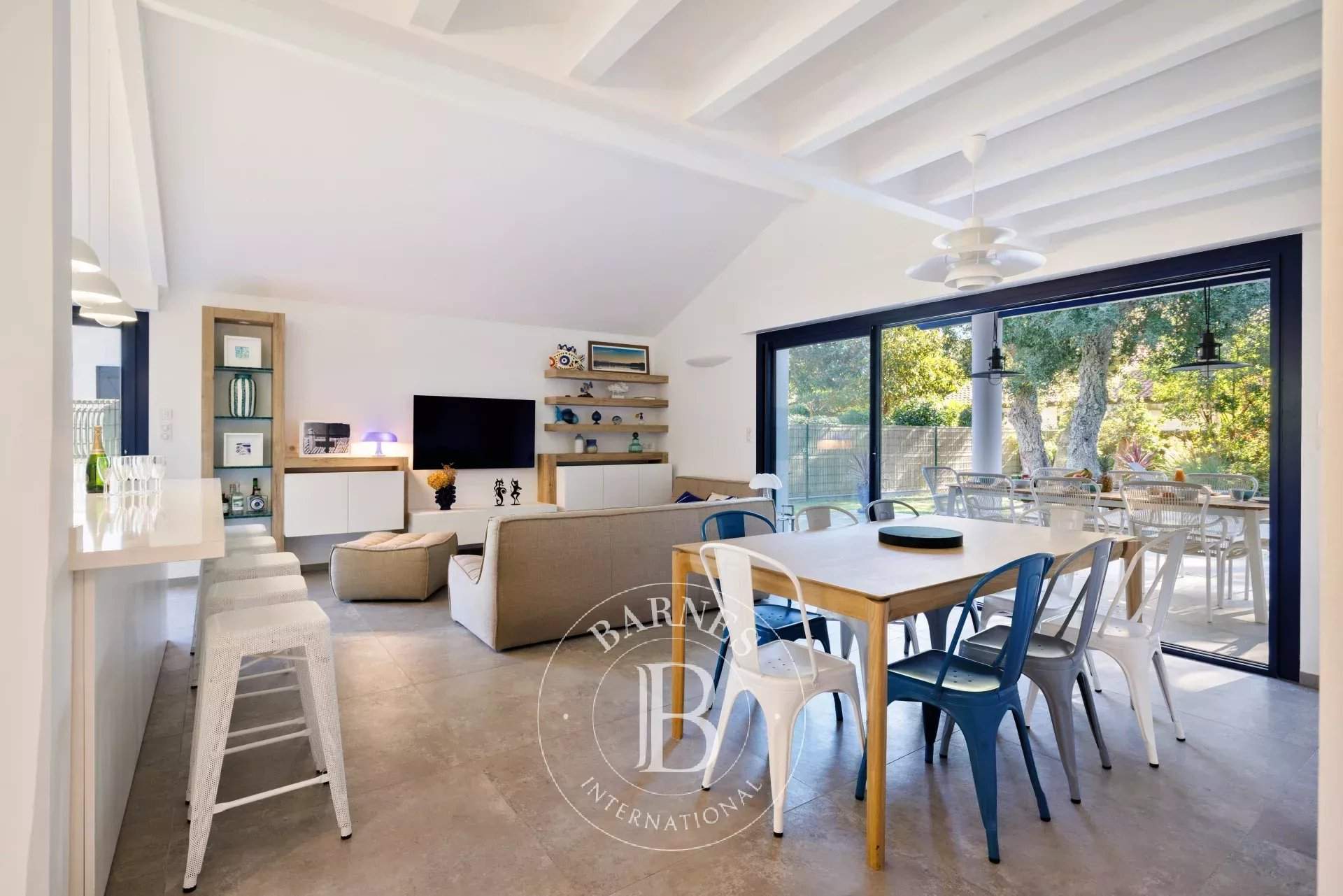 MAJORELLE - Charming villa just steps from Hossegor's town centre and lake, with a heated pool picture 13