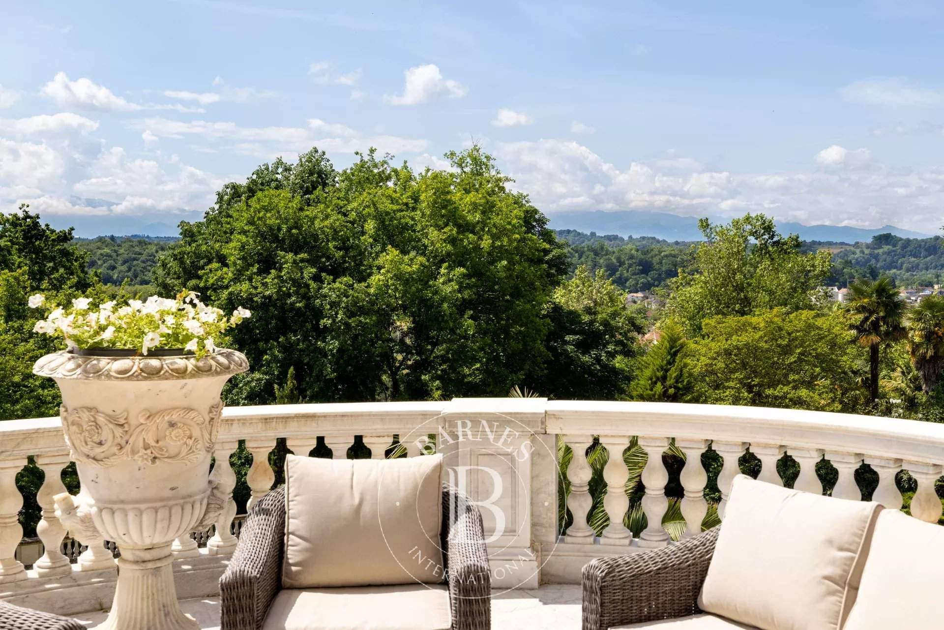 Pau  - Appartement 9 Pièces 3 Chambres - picture 10