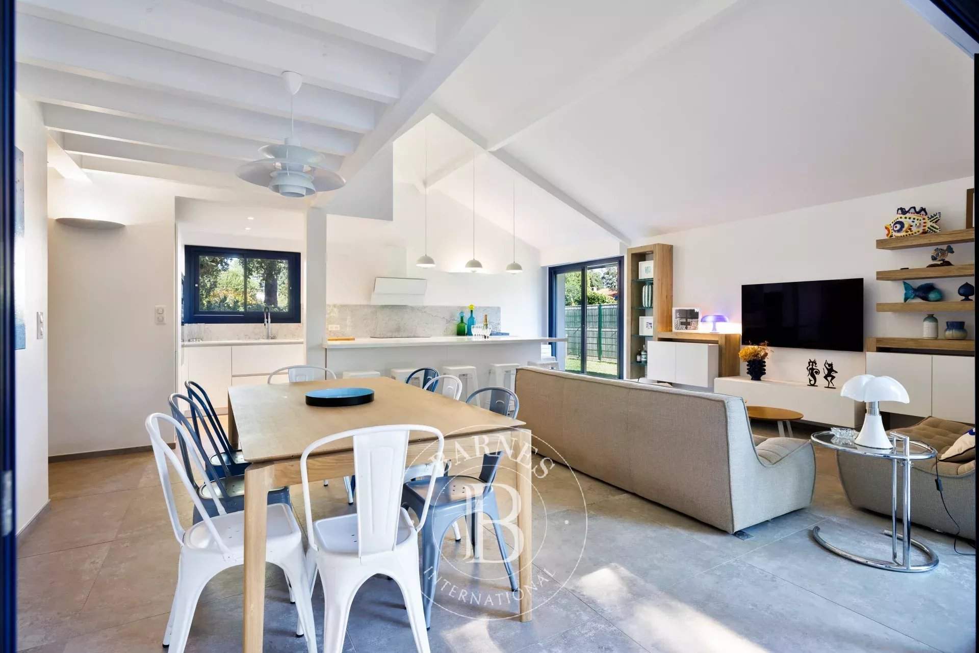 MAJORELLE - Charming villa just steps from Hossegor's town centre and lake, with a heated pool picture 11