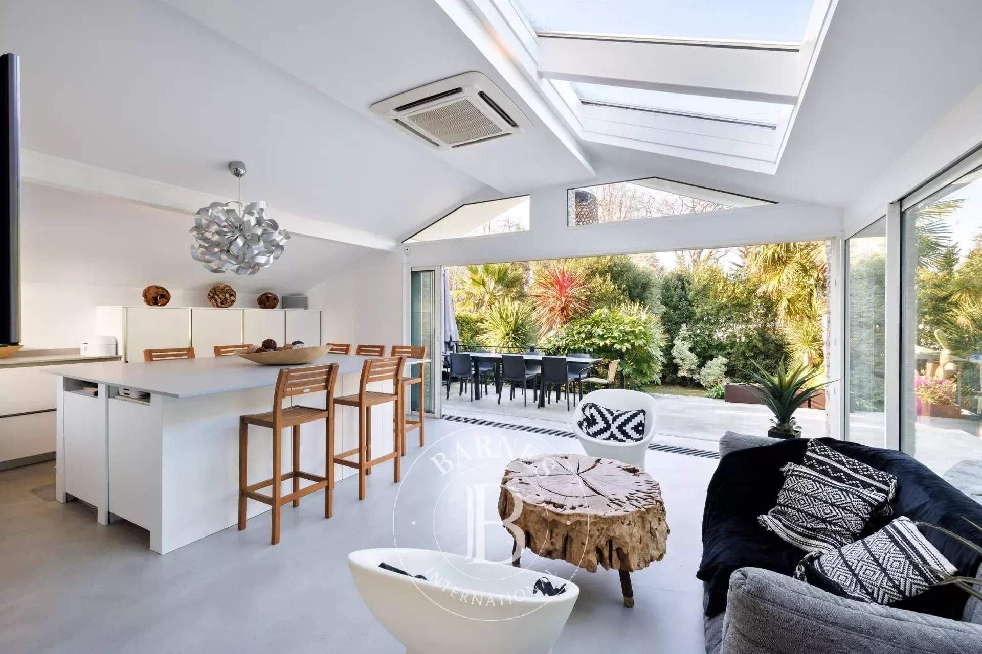 Biarritz  - Maison 9 Pièces 7 Chambres - picture 1